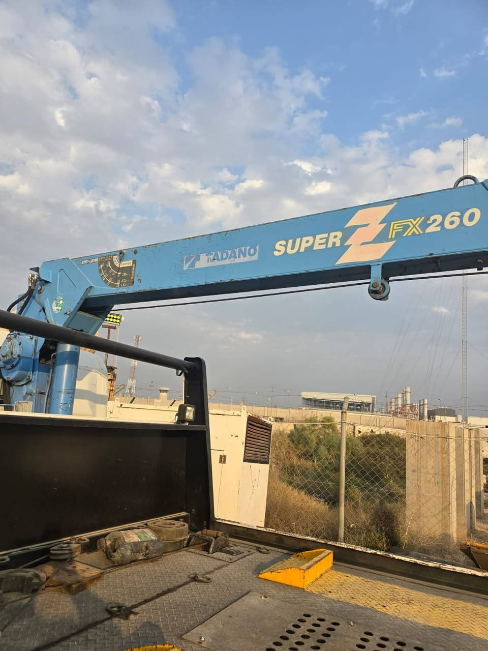 كنتر موديل ٢٠٠٩ مكفولة سطحي مع جهاز كرين واير ٢٤٠٠ طن كرين مع السطحية ياباني السعر ٢٧٥ ورقةوبيها مجال رقم سليمانية باسمي السياره 
رقم الهاتف ‭0772 226 1504‬
