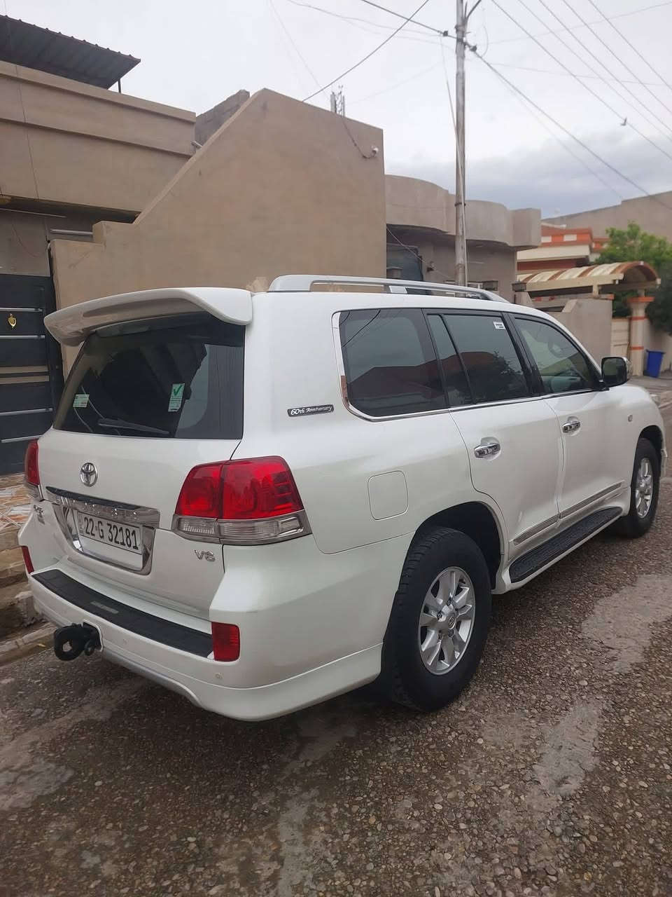 للبيع لاندكروز  سيتينيه فول موصفات سعر ٣٤٠ بيه مجال قليل رقم وسنويه جديد دولي موديل ٢٠١١ بدون صبغ او ضرر حتى دعاميات ما بيه صبغ ماشي ١٧٦ ألف مكان سياره طوز خورماتو 
رقم موبايل/ ***********
