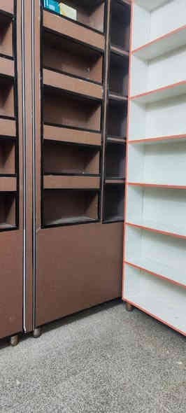 فاترينات للبيع 3 قطع الطول مترين ونص والعرض متر قطعتين مغلفات بديل الشيبورد للاستفسار الاتصال على الرقم ***********
