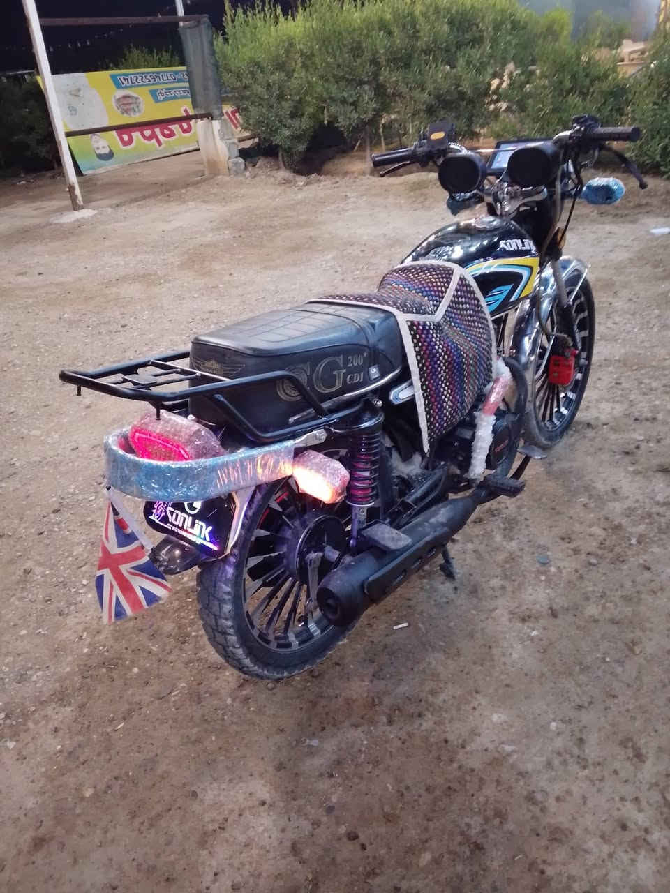 يالله
سلام عليكم دراجة سيفان موديل ٢٥ باب اول سولنك اصلي 
الدراجة كفالة من كلشي وعليها إضافات بسيطة
دراجة كهربائية كلها شغاله على وضع الشركة 
 السعر 760 وبيهة مجال حك جيتك 
للاستفسار ***********
مكاني ديالى الخالص هبهب
