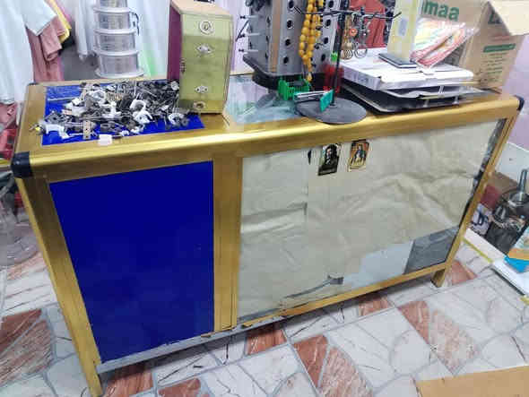 سلام عليكم
ميز جام المنيوم 
للبيع 100 قفل
العنوان حي العسكري
***********
