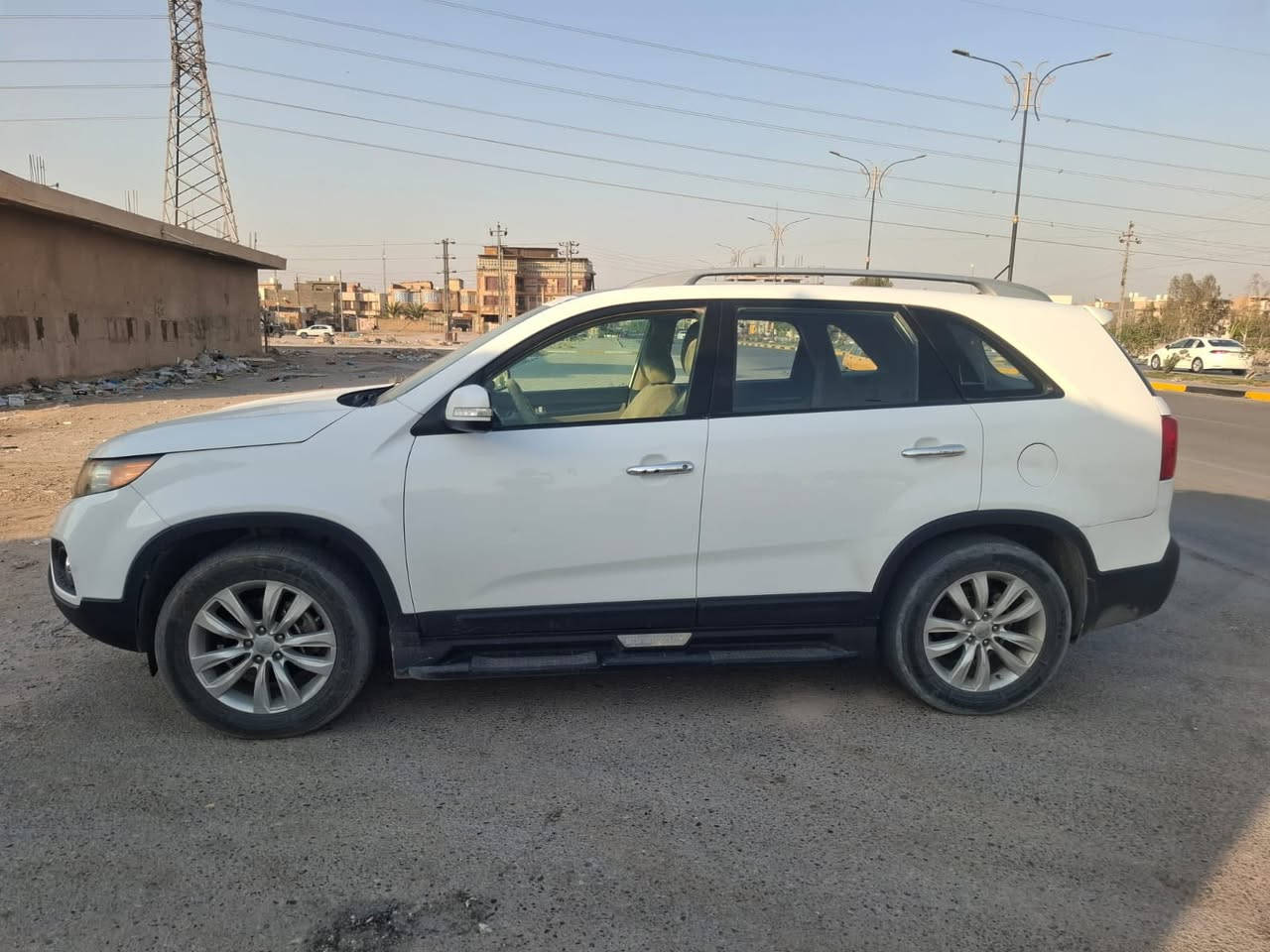 سورنتو ٢٠١٢
ستة سلندر 
سبعة راكب 
ثلاث قطع تبريد 
رقم بغداد بأسمي 
بانوراما 
مكفول من الصبغ بس بي مكانات بارد 
محرك ما مفتوح
***********
مكلف بالنشر 
غير متواجد على الفيس
