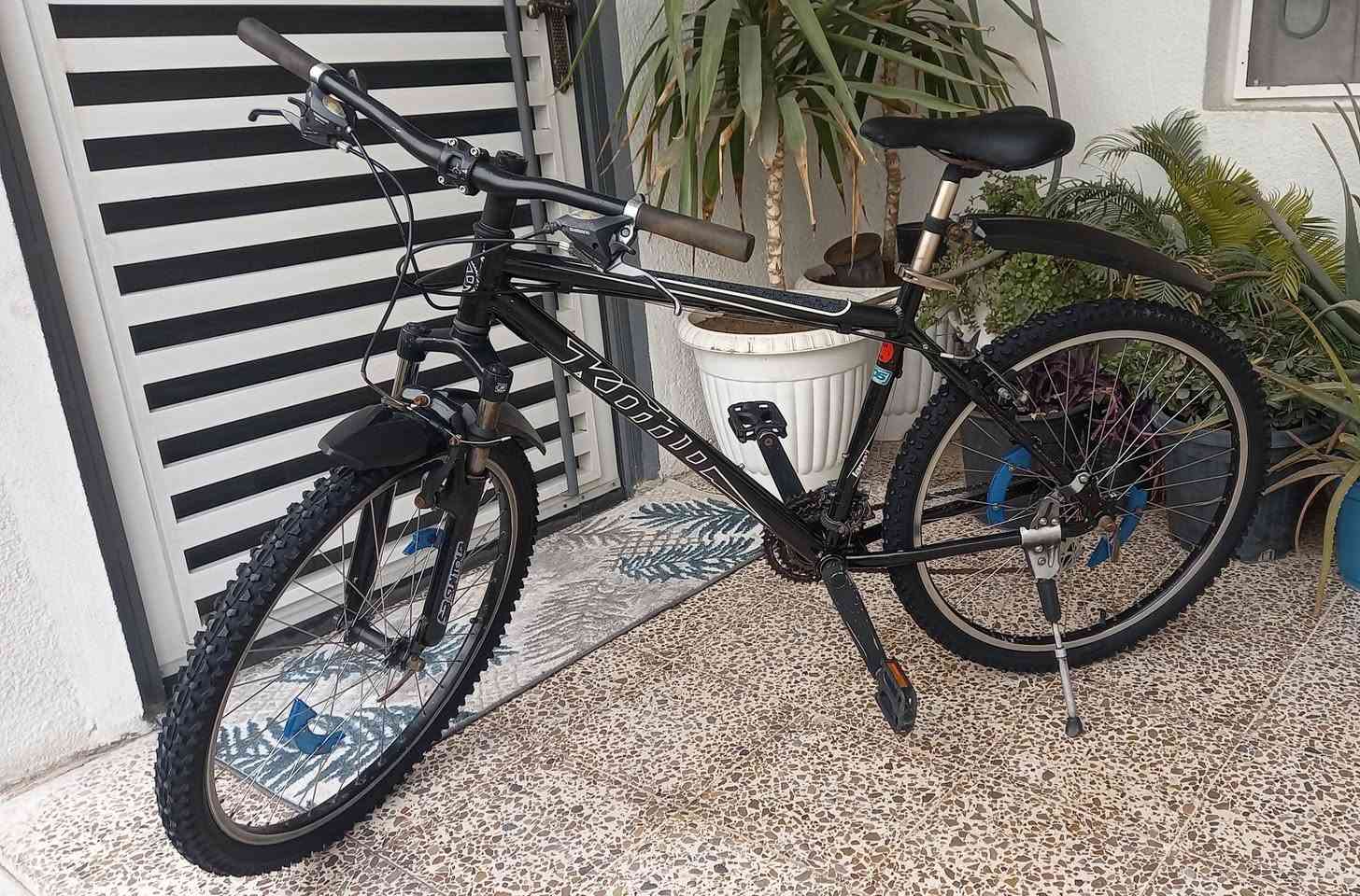 بيسكل جبلي للبيع 
شرط فول وضع شركة
 السعر 140وبي مجال


**إذا كنت صاحب هذا الإعلان وتريد حذفه لأي سبب، رجاءا أرسل رسالة إلى الدعم الفني**