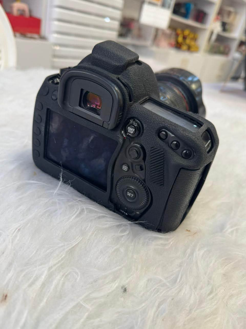 � للبيع كاميرا Canon 5D Mark IV مع عدسة Canon L Series

✅ دقة 30.4 ميكابكسل Full Frame
✅ تصوير فيديو 4K احترافي
✅ نظام فوكس سريع ودقيق Dual Pixel AF
✅ مناسبة للتصوير الفوتوغرافي والفيديو والإعلانات
✅ عدسة Canon L Series احترافية مرفقة
✅ حالة جيدة وجاهزة للعمل

💰 السعر: 12 ورقة 

📞 للاستفسار والحجز:
***********
