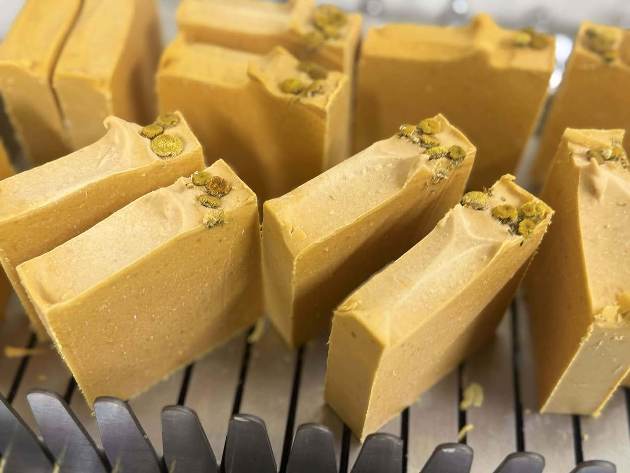 صابون الكركم 
صابون طبيعي يرطب البشره 
مصنوع من اجود انواع الزيوت 
الكميه محدوده بغداد, العراق


**إذا كنت صاحب هذا الإعلان وتريد حذفه لأي سبب، رجاءا أرسل رسالة إلى الدعم الفني**