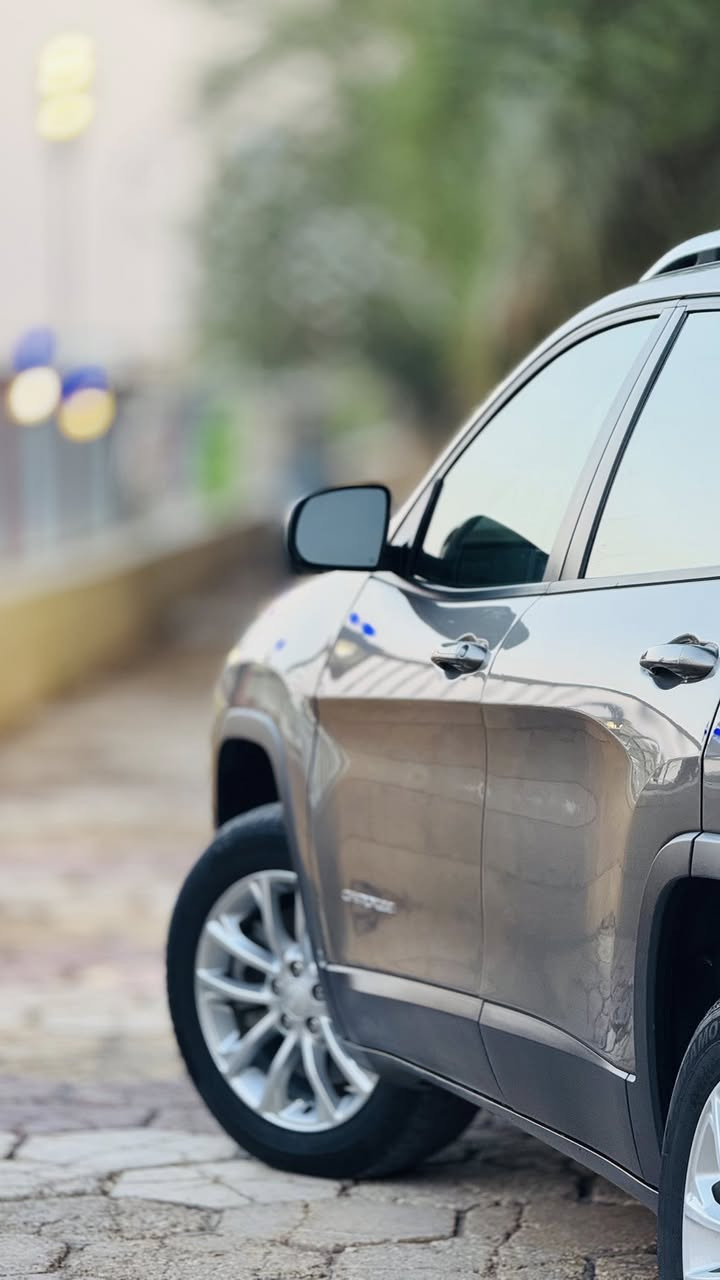 جيب بزون 2020
رقم شمالي سنويه وهزه وفحص جديد
مكينه 2400
حادث فقط قطعه وحده بنيد والباقي كفاله من كلشي
بدون ايرباك وبدون دواخل حادث سطحي
السعر 155 
مكاني البصرة/ القرنة 
***********
