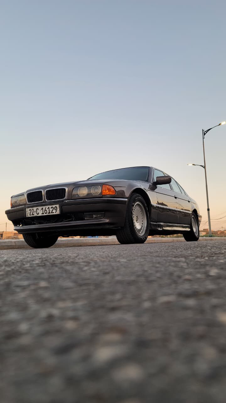 بي ام دبليو خفاش موديل 1995 حجم السيارة 740 السيارة بدون حادث گير ومحرك مكفولات
السعر 60 وبيها مجال 

***********
