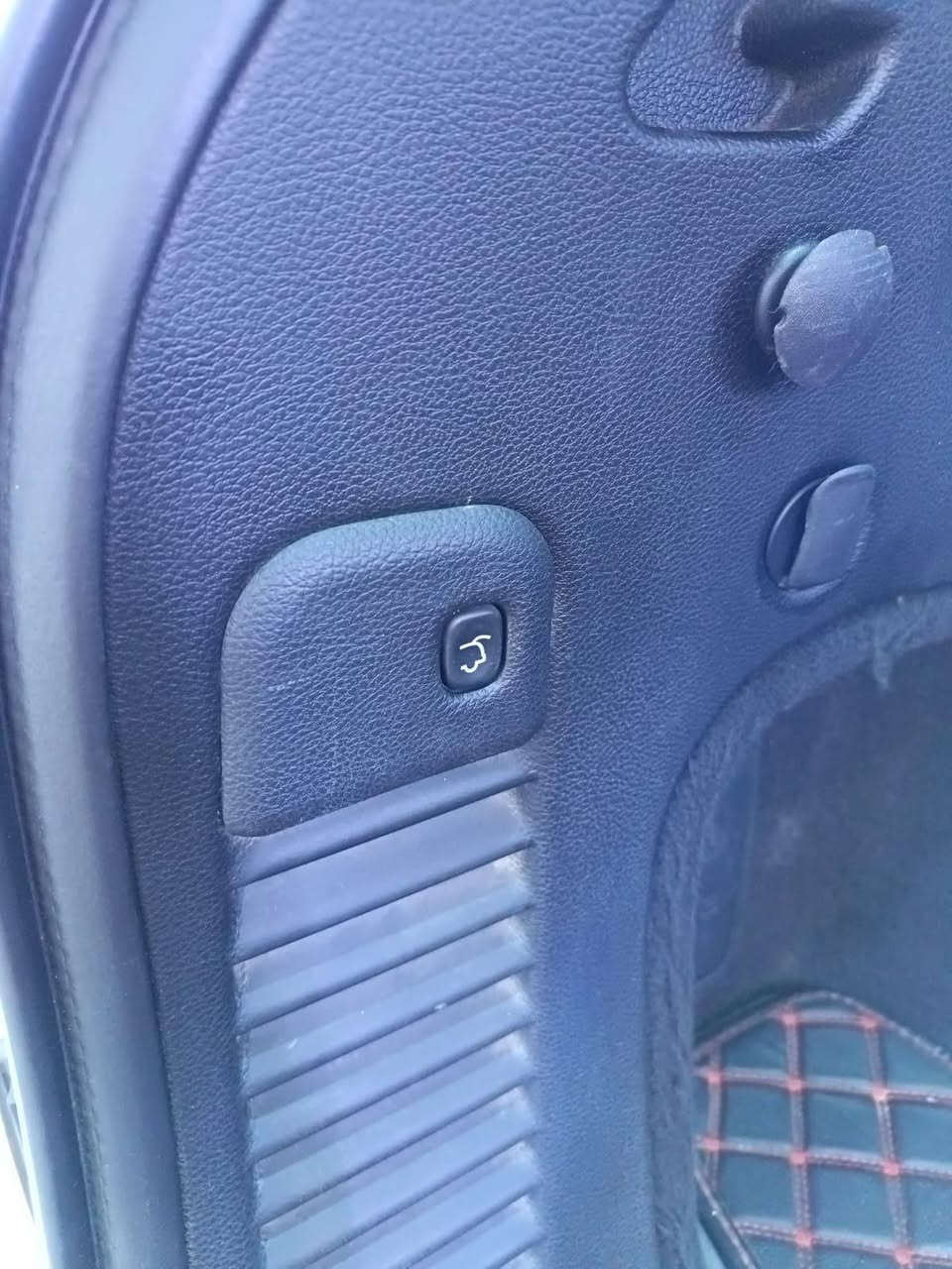 السلام عليكم 
جيب لمتد موديل 2012
مكفولة من الصبغ والتبديل 
بصمة 
بانوراما 
كراسي كهرباء 
شاشة 
تدفئة مقاعد
تدفئة مقود
حساس خلفي أمامي 
ويل ٢٠
صندوق كهرباء 
تخم تاير جديد شادلهة 
ماشية ٩٨ الف مايل
رقم سليمانية بااسمي هزة وفحص وسنوية جدد تحويل مباشر 
مكان السيارة بغداد المحمودية او البياع 
السعر ١٨٨ ورقة بي مجال بسيط وكلشي اكو بلسوك بس حسب النضافة مال السيارة 
***********
***********
