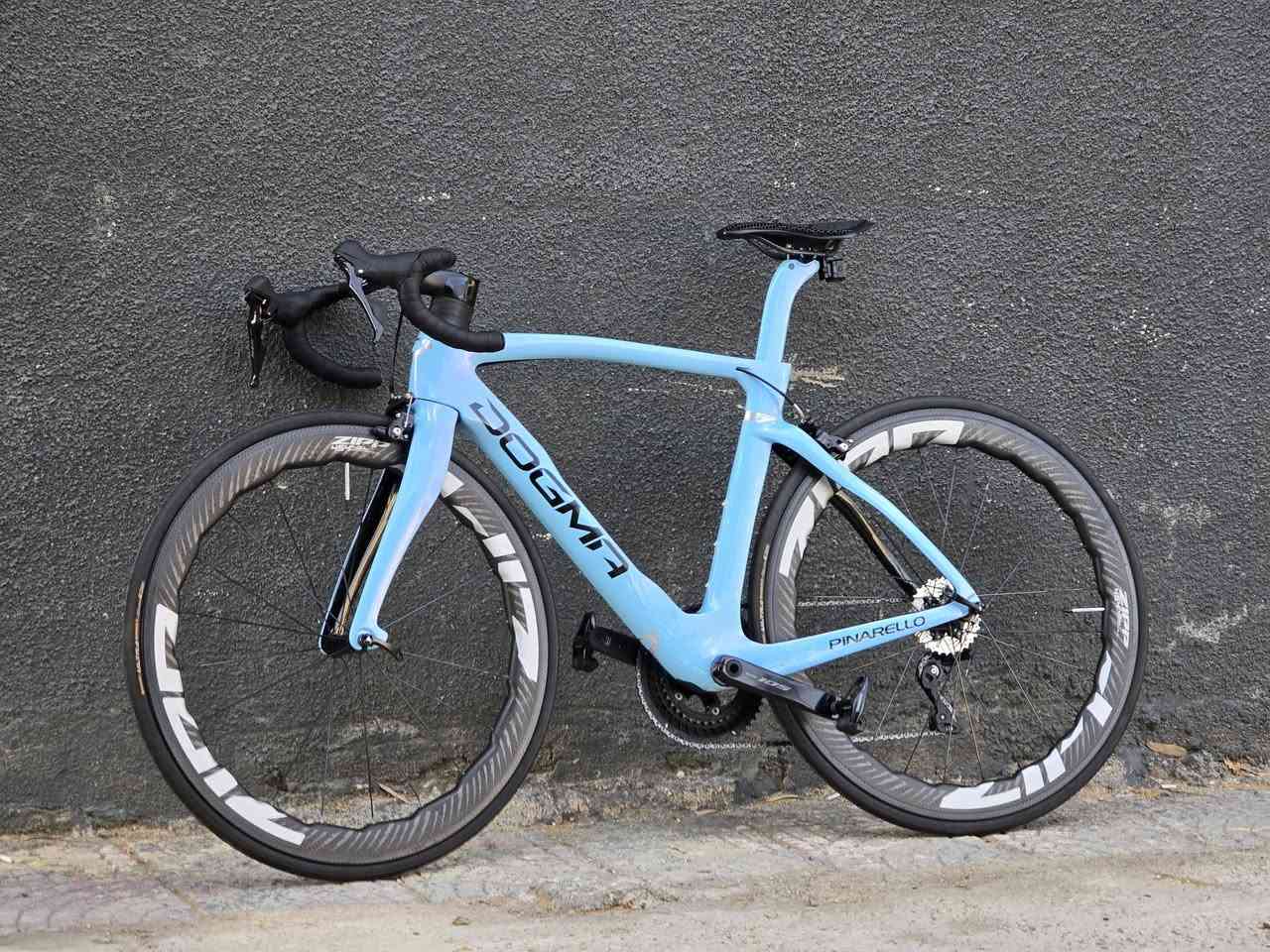 سلام عليكم
دراجة Pinarello F
فول كاربون لون مميز 🩵
قياس الفريم 52 مختوم Uci 
نظام Rim Brake فحمات
سستم شيمانو 105 /R7000
صينية البراكيت R7100 /52
ويالة كاربون Ziip طرب 6بنط
تايرات كتان كونتننتال الماني 
لوكات شيمانو كشن كاربون 3d 
دراجة فول نظافة قبل 20 يوم مشدودة 
للاستفسار والسعر خاص 
***********
