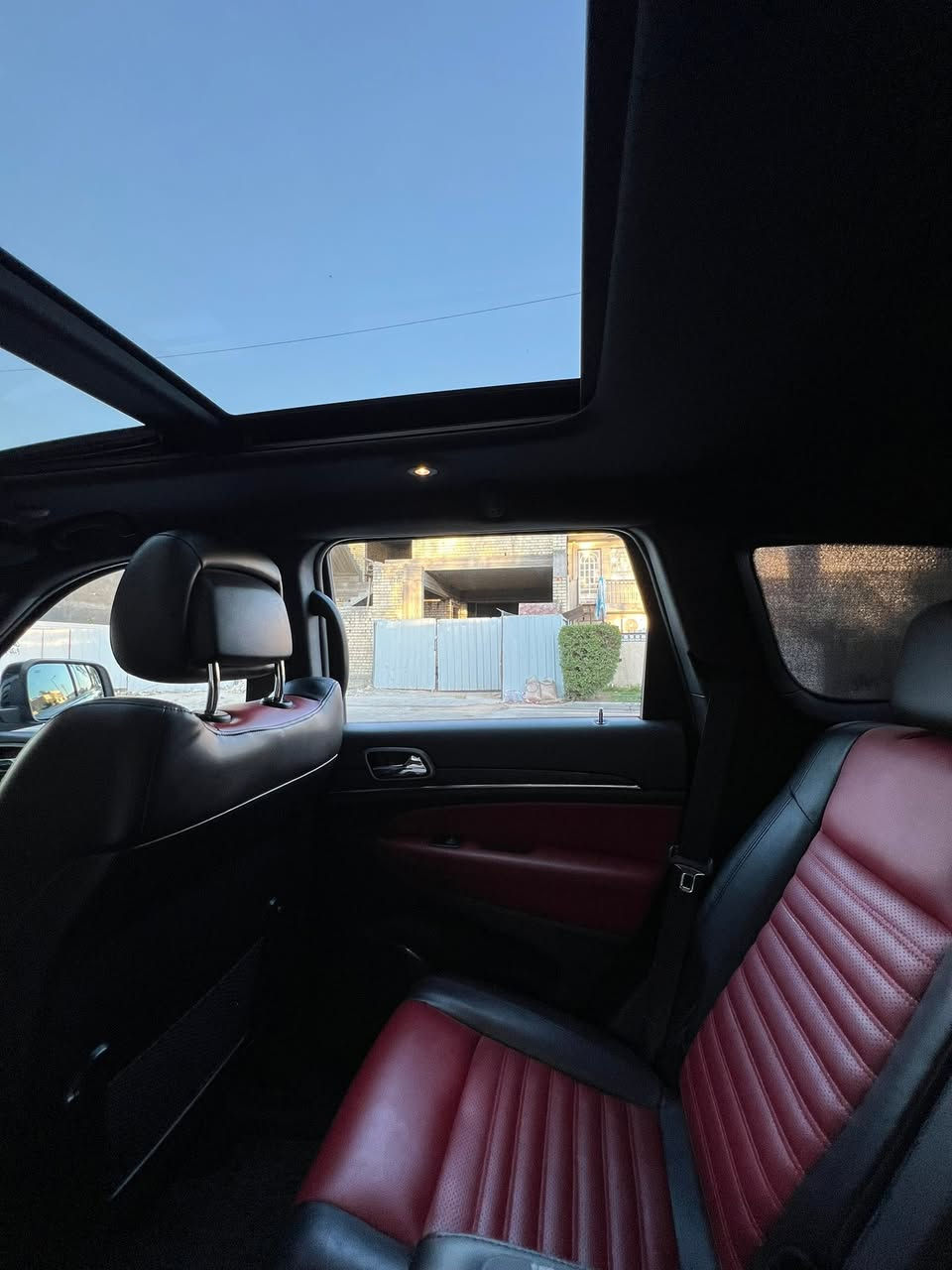 jeep S  2021
السياره مخزنه ماشيه ٢٩ كيلو وليس مايل 
بحالة الوكاله كاعياتها بالجيس بعدهن 
للون مميز رقم بغداد بأسمي بصماتها ثنين مال شركه موجوده 

السياره فول الفول رادار ٣٦٠ وفول حساسات خلفي امامي ونقطه عمياء 
داخل جلد وتدفئه وتبريد بالمقاعد والستيرن وحفض ميموري 
سستم سماعات تحديد مسار فول تحكمات ستيرن شفتات 
تشغيل عن بعد السياره جكه وحده مابيها مكانها بغداد 
  
سعر :٣٦٥
***********
