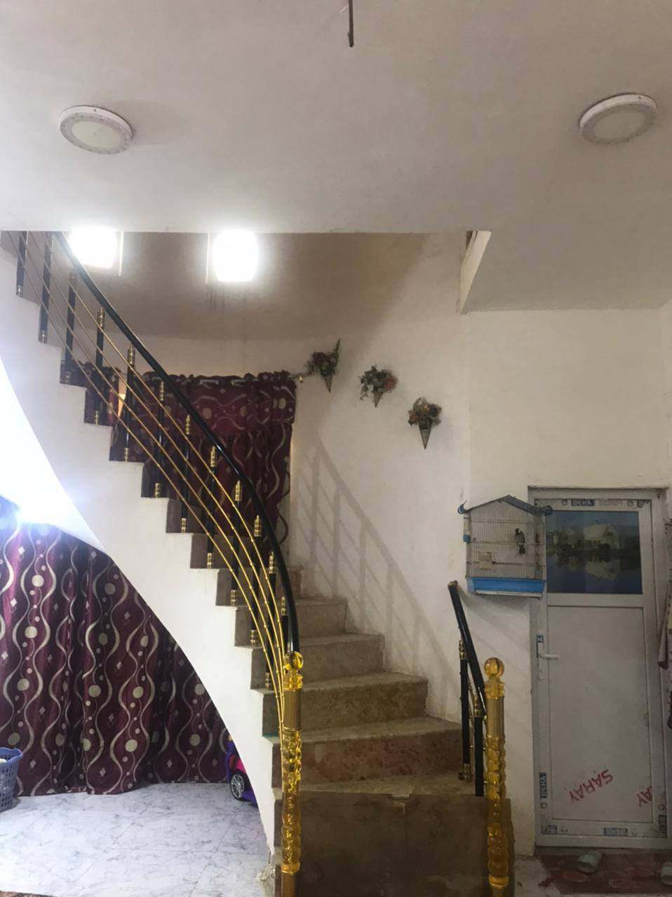 🏡 بيت للبيع – فرصة مميزة
📍 الموقع: حي الزهراء – قرب سيراميك السفير
📐 المساحة: 200 متر
🏗 البناء: كونكريت مسلح + طابوق
✨ التشطيب: كامل سيراميك بورسلاين
🛏 يتكون من:
▫️ غرفتين
▫️ صالة كبيرة
▫️ براني (ملحق خارجي)
💰 السعر: 130 مليون مع الطلب
📌 المطلوب للبلدية: 22 مليون
📅 التسديد سنوي بمليون
💵 الصافي بيد المالك: 108 مليون
📞 للاستفسار:
خاص أو مراسلة واتساب فقط
***********
