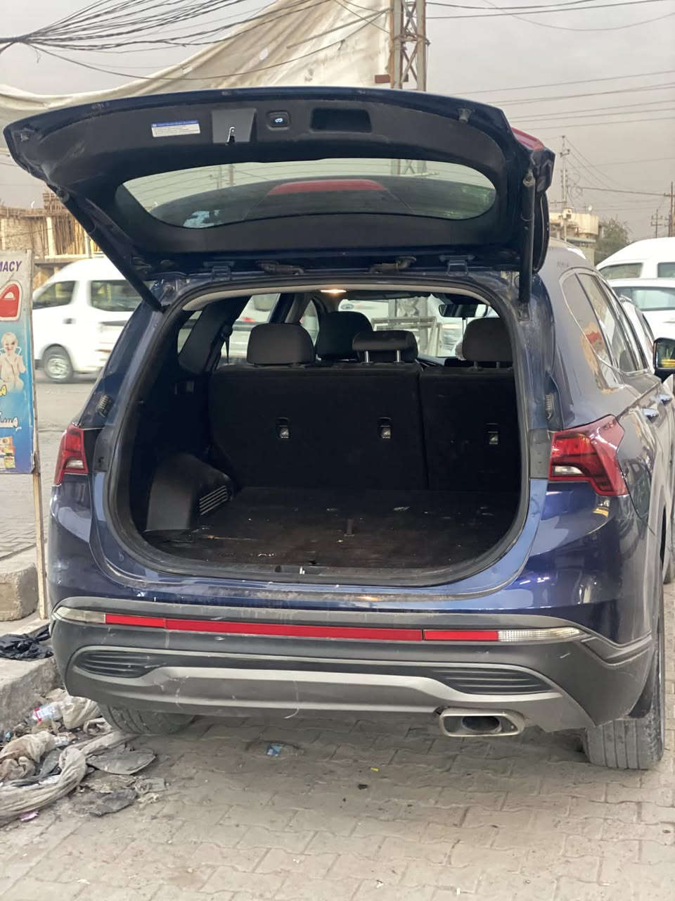 السلام عليكم ورحمة هيونداي سانتافي استيشن
موديل 2023
امريكي حادث جنتطه فقط 
جنطه كهرباء ⚡️ 
رقم ارييل
ماشيه74
مكان بغداد المحمودية 
واتساب اتصل ***********
***********
