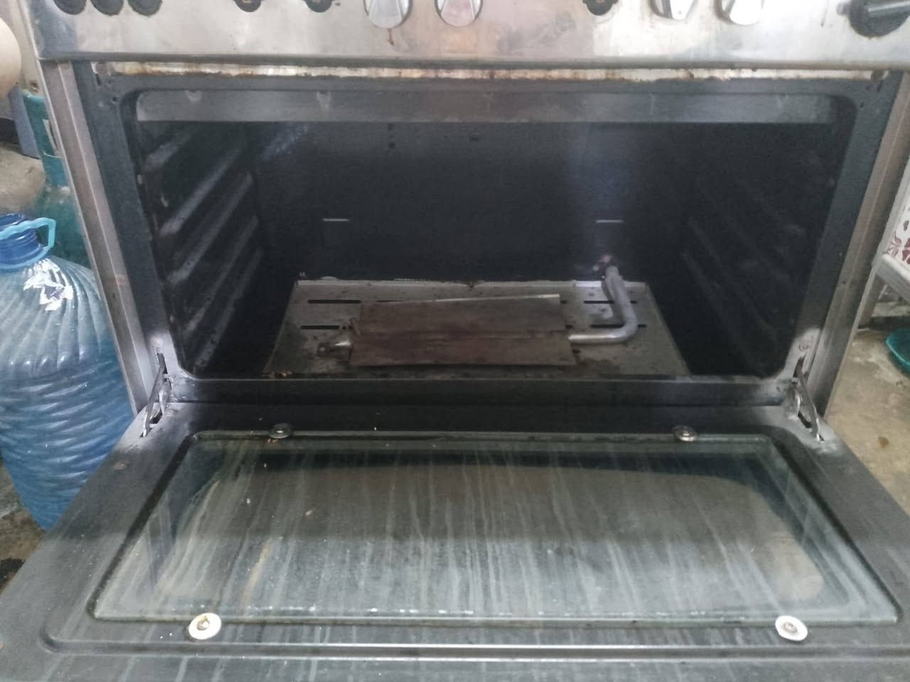 هذا الطباخ للبيع شغال كامل السعر 100 ألف وبيه مجال 
***********
