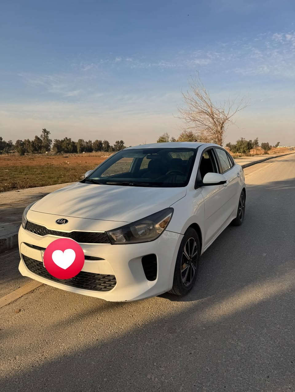 السلام عليكم
ريو ٢٠١٩ رقم نينوى لون ابيض 
محرك gdi 
ماشيه ٨٢ مايل  
سياره نظيفه وجديده مابيها نقص 
طخم جديد داخل نظيف 
ضررها جاملغ الخلف من جهه السايق وشويه من صندوق وموضح بسونار بدون شواصي
السعر ١١٨ $وبيها مجال
الرقم ***********
