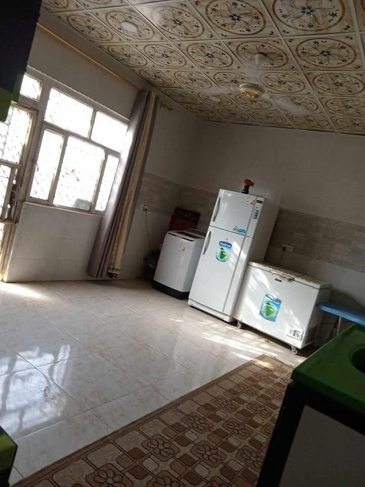 بيت للبيع
🌹🌹مساحته 210 
🌺🌺طابقين

🌸🌸الطابق الاول

غرفتين وصاله ومطبخ وصحيات داخليه وخارجيه وطارمه 
🌷🌷الطابق الثاني  

غرفه وصاله وصحيات
💐💐البناء

طابوك عكاده  بناء مرتب. عرض الشارع 15متر 

🌹🌹عنوان

ديوانيه حي العسكري خلف جامع الحسين  بشارع فاضل الحداد 
💐💐السعر 

130وبي مجال
للاستفسار ***********
