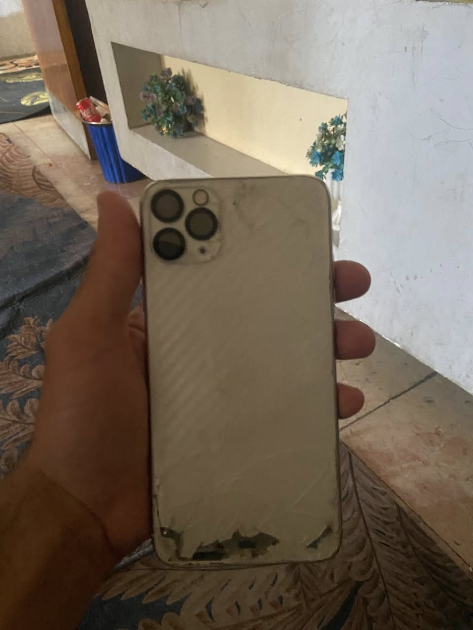 سلام عليكم ايفون ١١برو ماكس ذاكره ٦٤ طاريه مبدل وشاشه مبدل وشوي كسر بيها وضهرر مكسور سعر خاص اوًوتساب  مكاني بغداد هـ***********
