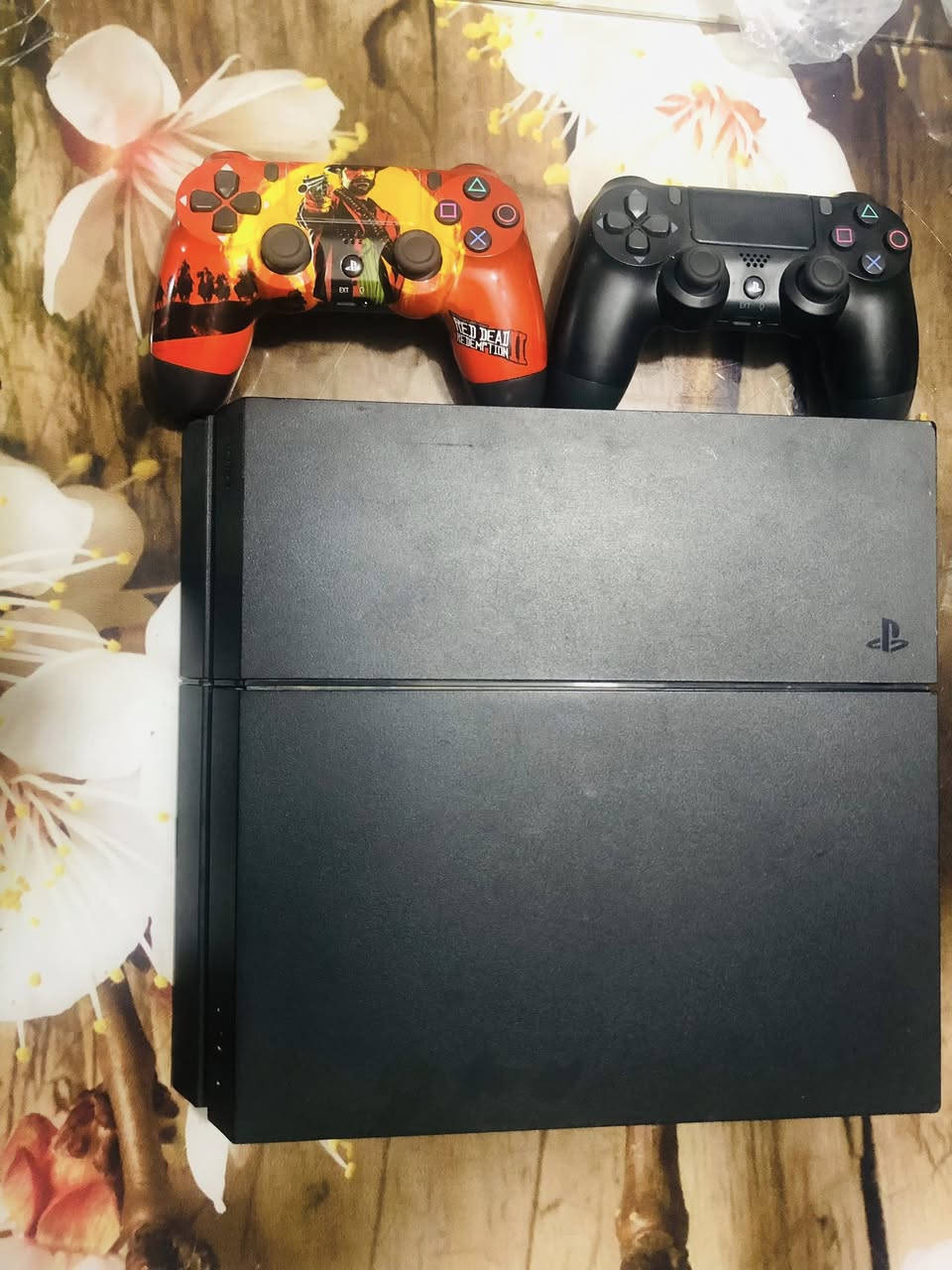 بلي كامل مع كل ملحقاته مع ٢ جويستك مع ٥ اقراص مع يوبي اس الجهاز مفتوح تنضيف فقط 
المكان بغداد الشعب السعر ١٨٠ وبي مجال بسيط 
***********
