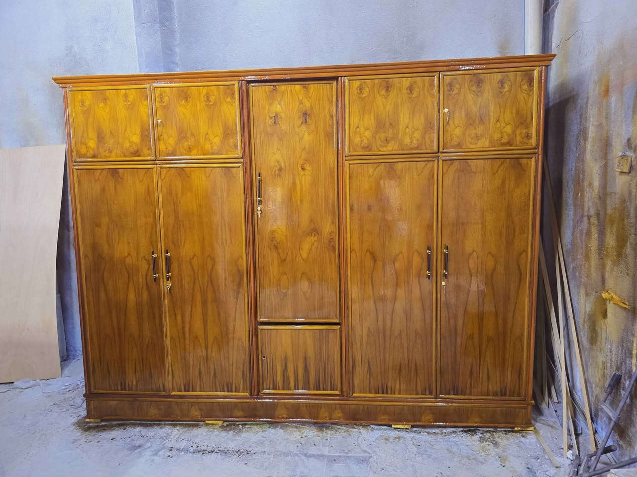 كنتور ٦ باب مستعمل 
شغل ثقيل
الارتفاع ٢و٣٠ 
السعر ٣٠٠
العنوان حله شاوي نزله العيد
*********** حلة, بابل
