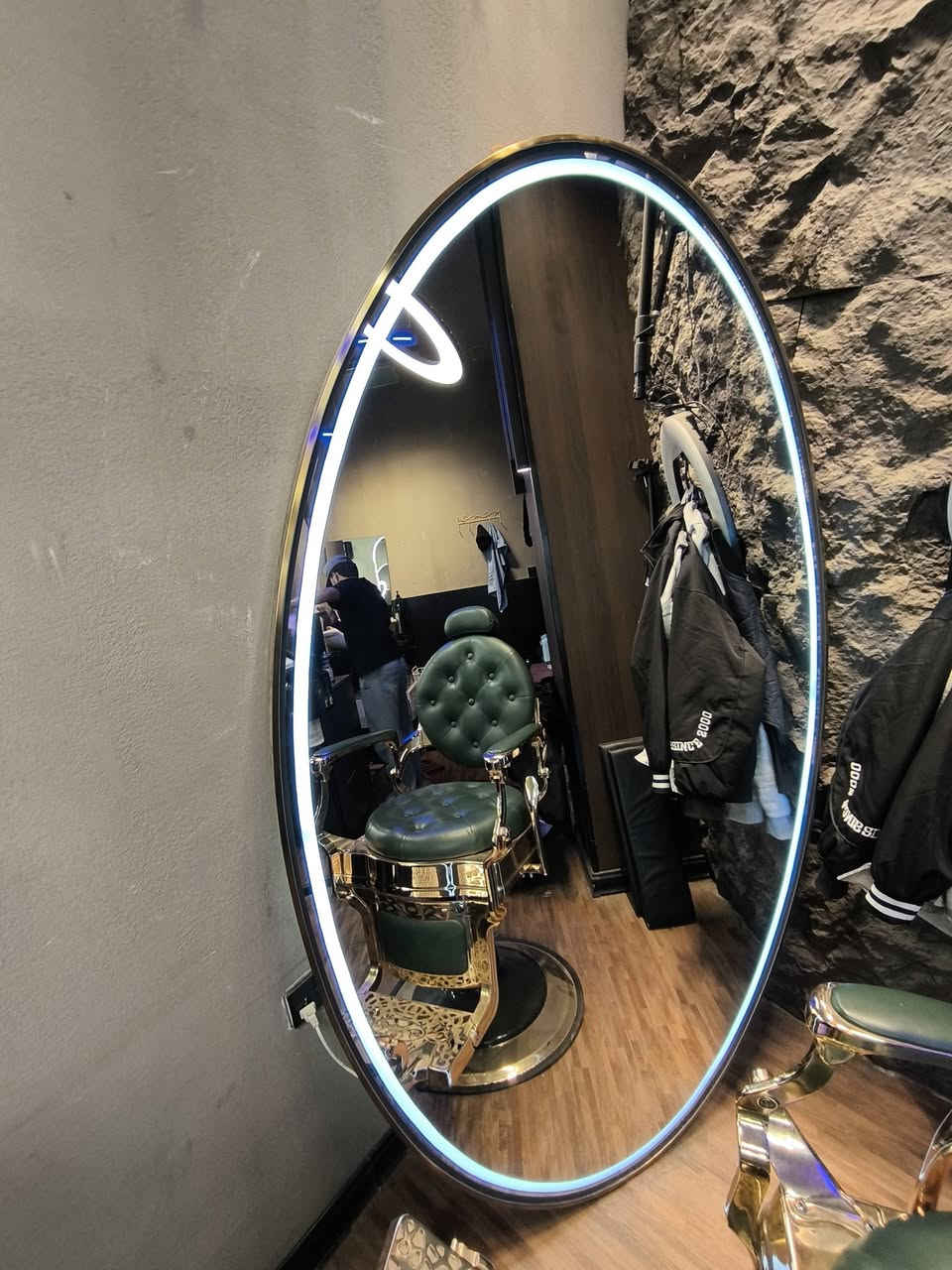 سلام عليكم كرسي حلاقه جديد مع مرايه جديده
الأستفسار الاتصال علا الرقم *********** @إشارة ا
