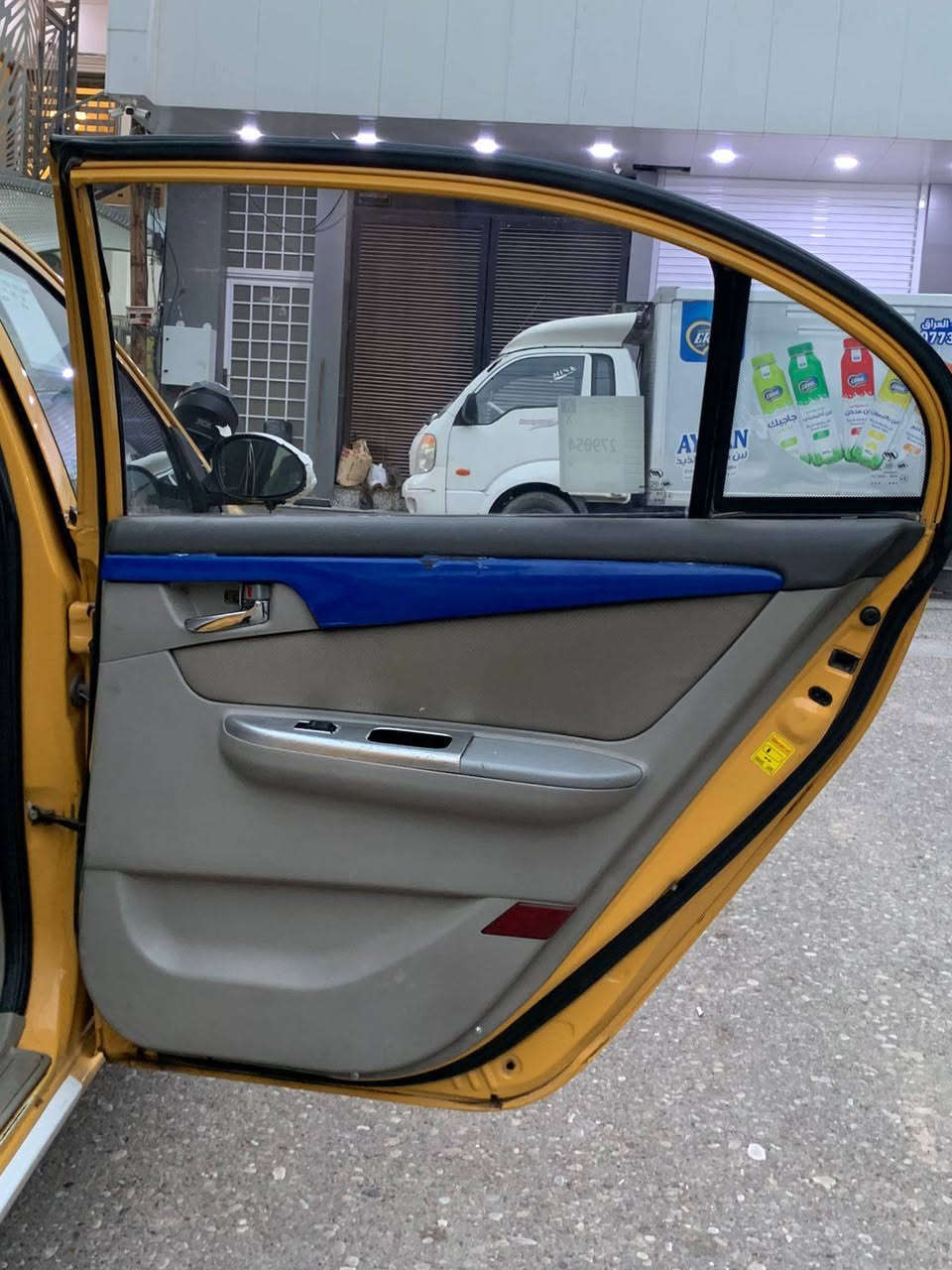 ليفان 620 موديل 13 شرط بدون صبغ ولا تعديل ولا تبديل ولا معجون ولا خياسات بس كيرها يحتاج تصليح أو تبديل حسب التريده لان نمره رابعه من انطي ما ترجع محرك كورلا حجم 16سنويه ساقطه من 2017عليها غرامه 260 الف  وتحتاج BCM عاطل أو يتصلح + بطاين مال باب تحتاج كبس راعيها الشرعي بحي العسكري مكانها حزيران 
سعرها من الاخير قفل 29 اقل من هاذ ما انزل 
***********
