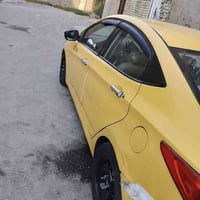 هونداي اكسنت موديل 2013امريكي  حادثها فقط باب سايق ونفسة ليبل فقط طخطخ...