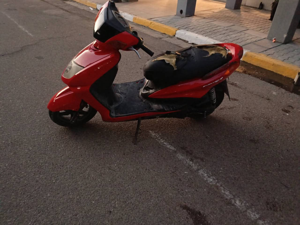 اىسلام عليكم سكنس نثيه 140شغاله سلف وهندر محرك ناعم مجفته جديد كفرات جدد ولا شخط بيهه كهرباىيات شغاله كابريتر تعبانه اطلع دخان اسود  السعر 350الف وبيهه مجال مكاني شارع حيفا ***********
