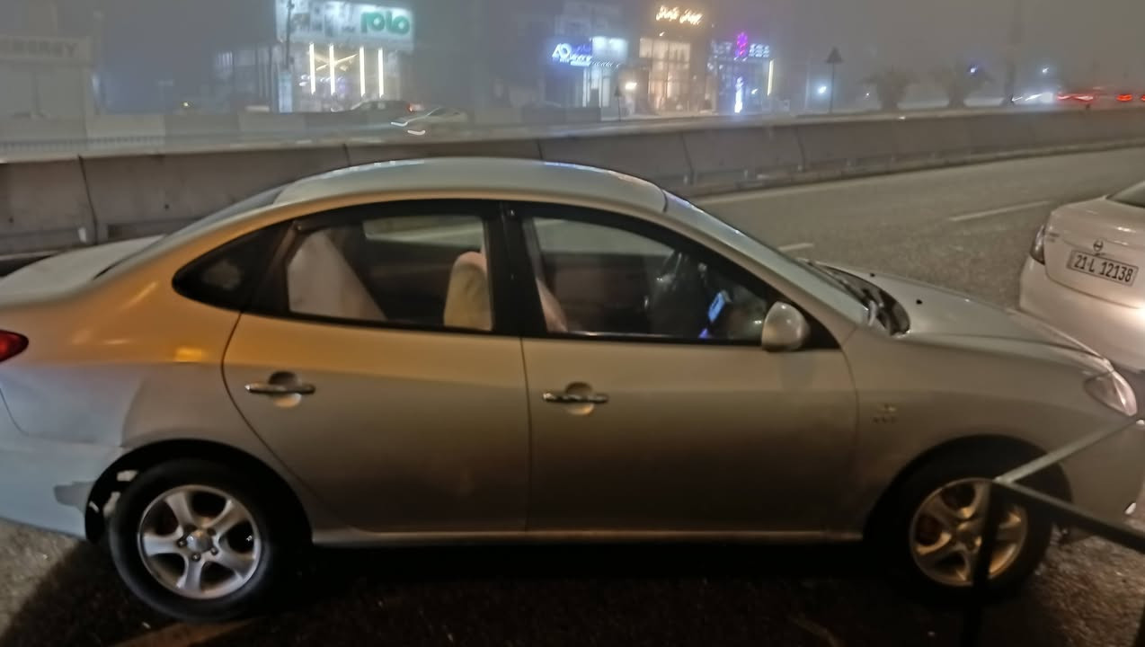 2007
٤٣گەلا
گێرو مەکینە بە شەرت 
تەقەو ڕەقە بە شەرت
سقفی بێ بۆیاخ 
پێشو دوای کەپسە 
 لە سلێمانیم 
***********
