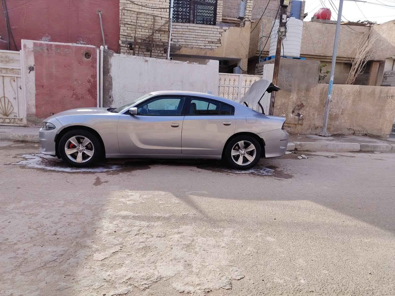 سلام عليكم 
چارجر ١٦ فور ويل 
حادثه امامي بس خشم شاصي 
أيمن بيت تصليح فقط 
سياره بل عراقي بيه شخوط أو جراد  بس بدون ضربه بيع 
حزام عله أيدي سويته شغل مرتب 
سعر 155 بيه مجال شي قليل 
بغداد رقمي ***********
