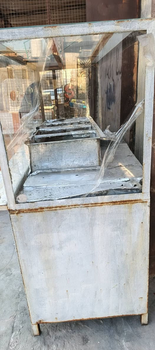 السلام عليكم
جام خانه مال مطعم ب 150 الف حديد طوله تقريبا مترين وشويه, *********** متوفر واتساب بصره حي خليج العربي جمعيات
