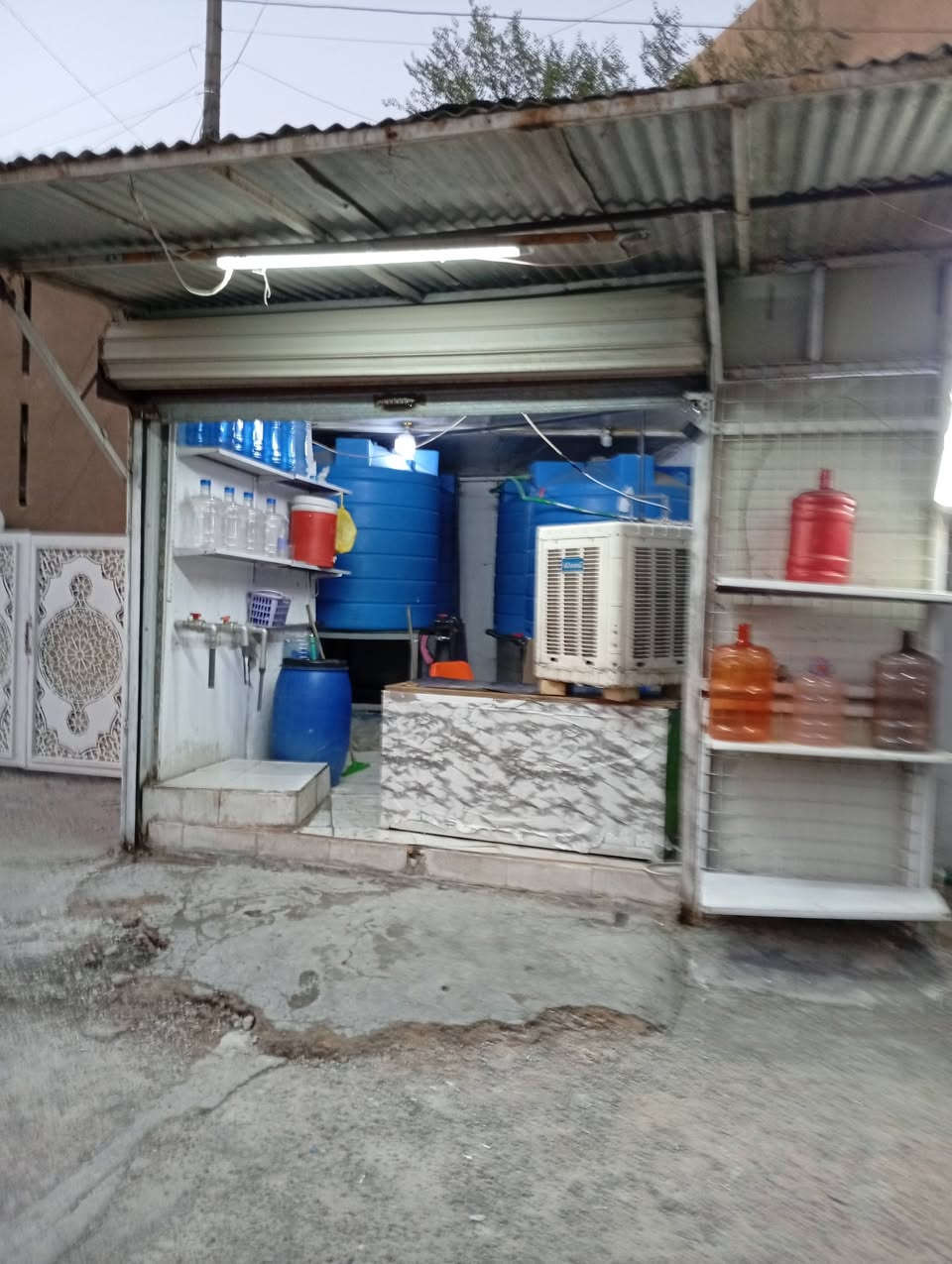 السلام عليكم
محل محطة ارو كامل متكامل جديده للبيع 
المكان . حي الاعلام . مجاور روضة البسملة .على شارع عام 
علمٱ المحل سر قفلية 
***********
