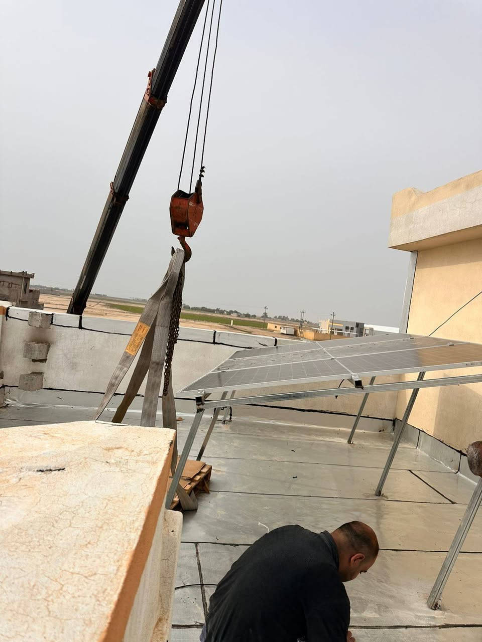 اليوم الجمعة الموافق 30/1/2026
تم بعون الله إكمال نصب  وتشغيل منظومة  للطاقة الشمسية في #قضاء #مندلي #حي العسكري
تجهز 16 أمبير نهارا  15 أمبير ليلا وتتكون المنظومة من:-
1-ألواح شمسية عدد 8 قدرة اللوح الواحد 620 واط
2- بطارية نوع ليثيوم  قدرتها 15 كيلو واط
3- أنفيرتر  قدرته 6 كيلو واط
4- بورد خاص بالمنظومة متكامل الحماية
5- هيكل حديد مغلون مقاوم للصدا
#ملاحظه: لانعمل ببطاريات التجميع الرديئة. 

بإدارة عمر ياسين 
وحسن سالم
للأستفسار أكثر الأتصال او مراسلة الأرقام  التالية. ‏
0771 206 0460  
***********
