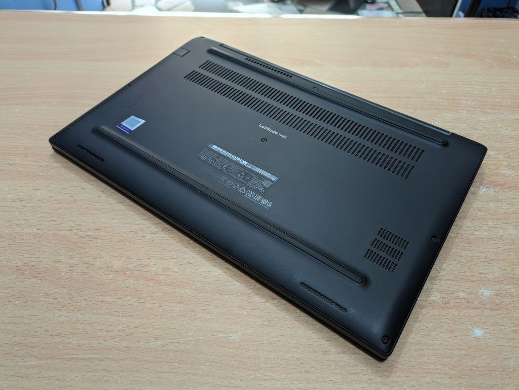 لابتوب Dell Latitude 7490

•  Intel Core i5-8250U / (الجيل الثامن)المعالج

• الذاكرة (RAM): DDR4 بسرعة 2400 ميجاهرتز، بسعة 8 جيجابايت .

• التخزين: SSD M.2  GB256 .

• الشاشة: 14 بوصة FHD (1920x1080)، مضادة للانعكاس.

• الجرافيك: Intel UHD Graphics 620.

• المنافذ: 3x USB 3.1، منفذ USB Type-C (يدعم DisplayPort)، HDMI، قارئ بطاقات SD، منفذ شبكة RJ-45.

للتواصل خاص او عالرقم ***********
