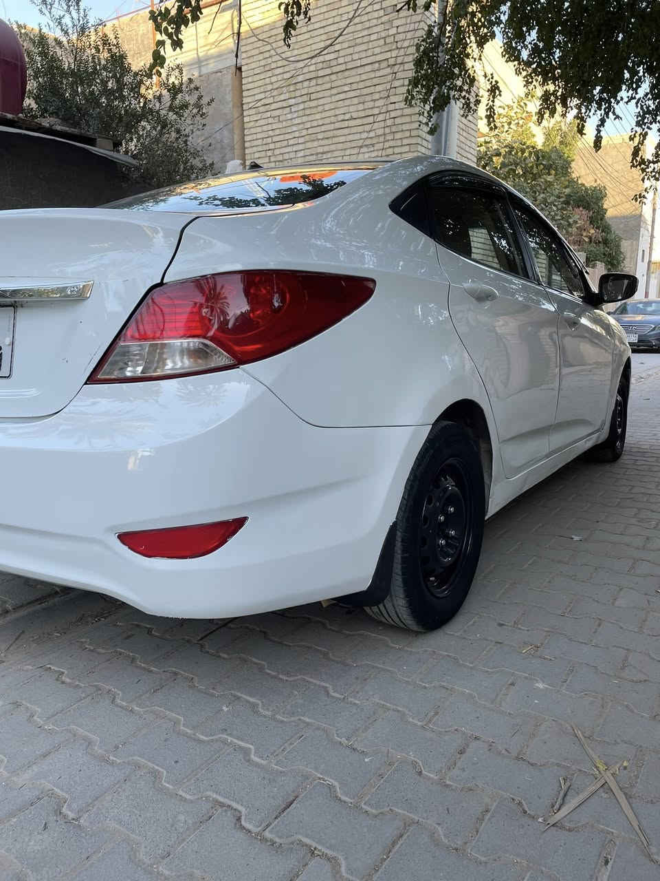 للبيع. اكسنت. ٢٠١٤ خليجي محرك ١٦٠٠ دوش 
كير محرك حدادية تبريد مكفول وجاهز 
بيها مكانات صبغ  ابيع حزام 
قمارة وجنطة وبنيد  ما بيهن صبغ 
بيها تبديل لغد ايمن ما مبين.
 رقم واسط انكليزي سنوية جديدة 
يشهد الله سيارة نضيف ونشطة وناعمة 
ما بيها برغي نقص
 مكاني كربلاء الحر  
السعر ٧٩ وبيها مجال قليل 
***********
