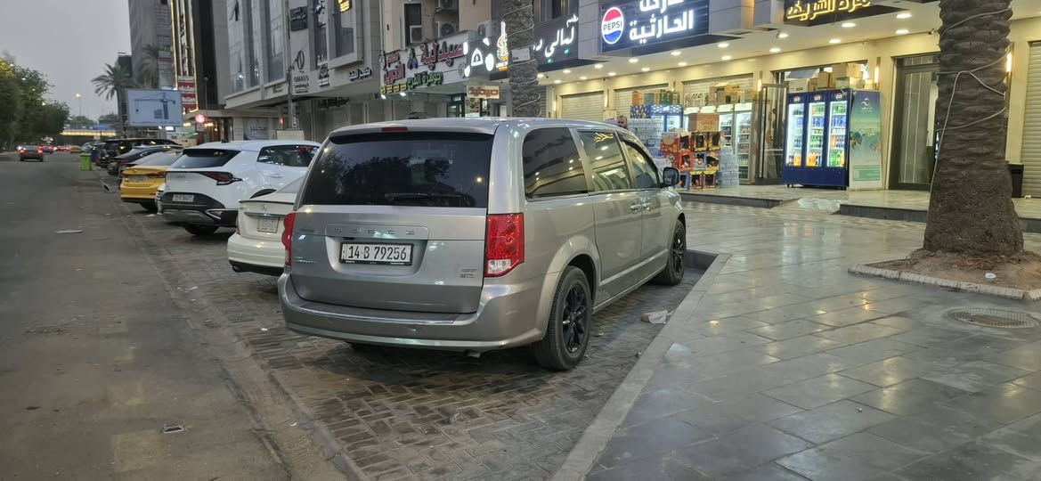 السلام عليكم
دوج كرفان جي تي ٢٠١٩ محرك ٣٦٠٠ يعني انسه العطل باب السائق مبدل فقط السعر ١٨٥ رقم بصرة باسمي مكاني البصرة فول كهرياء السيارة الجام والابواب والصندوق
***********
