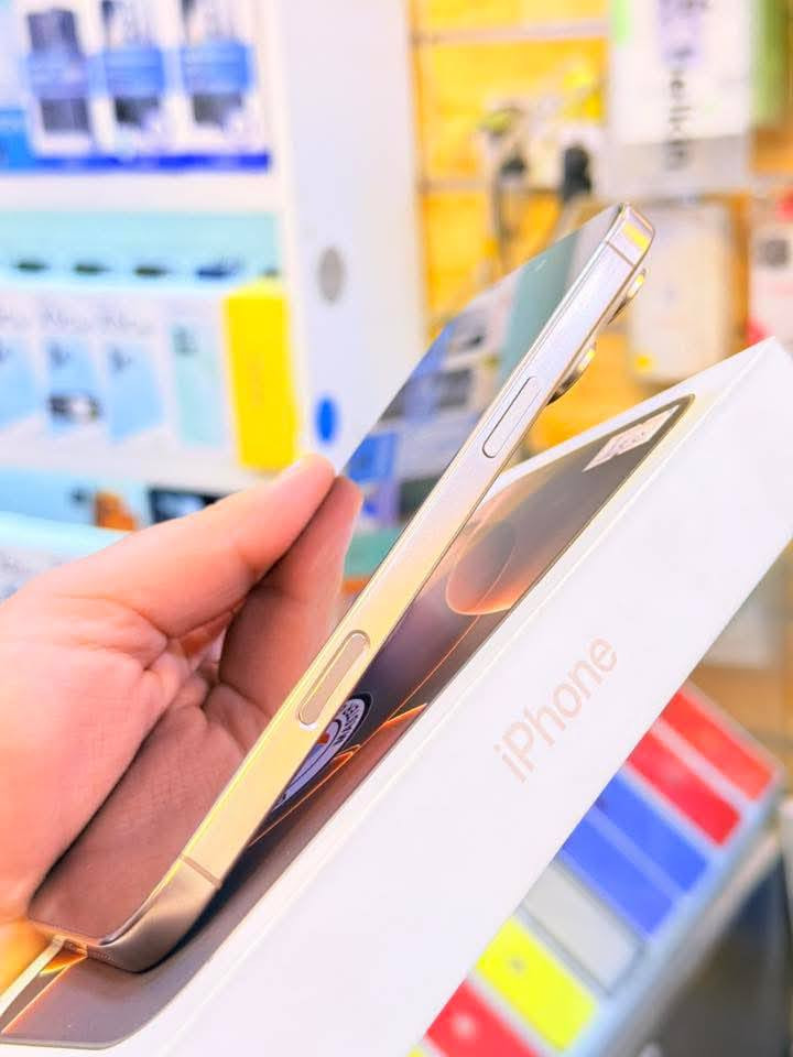 ايفون 16برو ماكس ذاكره 256بطاريه 98٪جهاز اخو جديد زلغ واحد مابي وتر بروف جهاز بمعنه كلامه نضيف عربي شرق اوسط اصلي ضمان ماستر لا مفتوح ولا مصلح داخل ضمان وكاله ملحقات كامله
سعر مليون و400الف
***********
