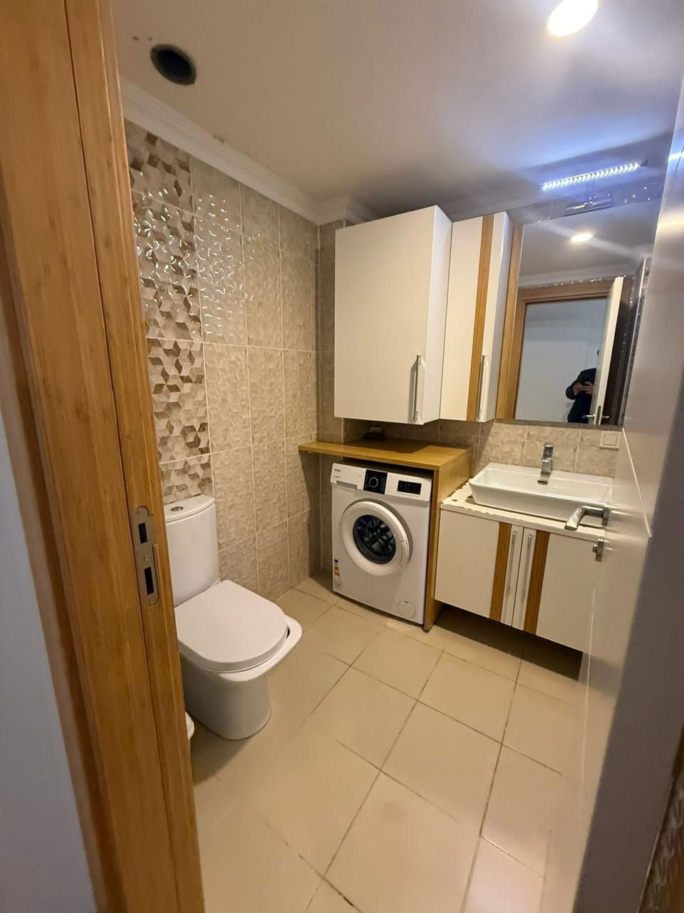 للبيع او للإيجار 

.شقة مؤثثة 

.مؤثث 

.سعر الايجار 

.مكانها اربيل 
مجمع رؤيا تاورز 

.غرفة 3 
.صالة
.مطبخ 
.حمام 3 
.طابق 29
.مساحه "٢٢٠م
.واجه داخلي 

للأستفسار اكثر التواصل واتس اب 
:***********
:***********
