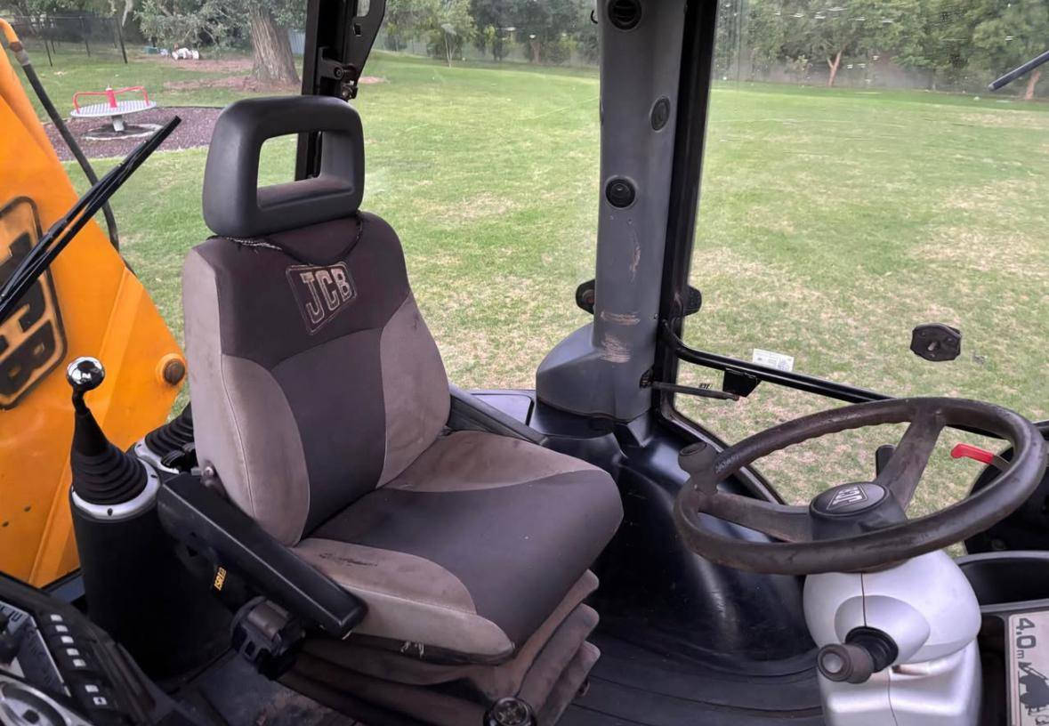 يا الله السلام عليكم حفاره جي سي بي موديل ٢٠٠٥ موقع الحفاره خارج العراق واصل للميناء البصره و الكمرك ع المشتري للاستفار الاتصال على الرقم ***********
