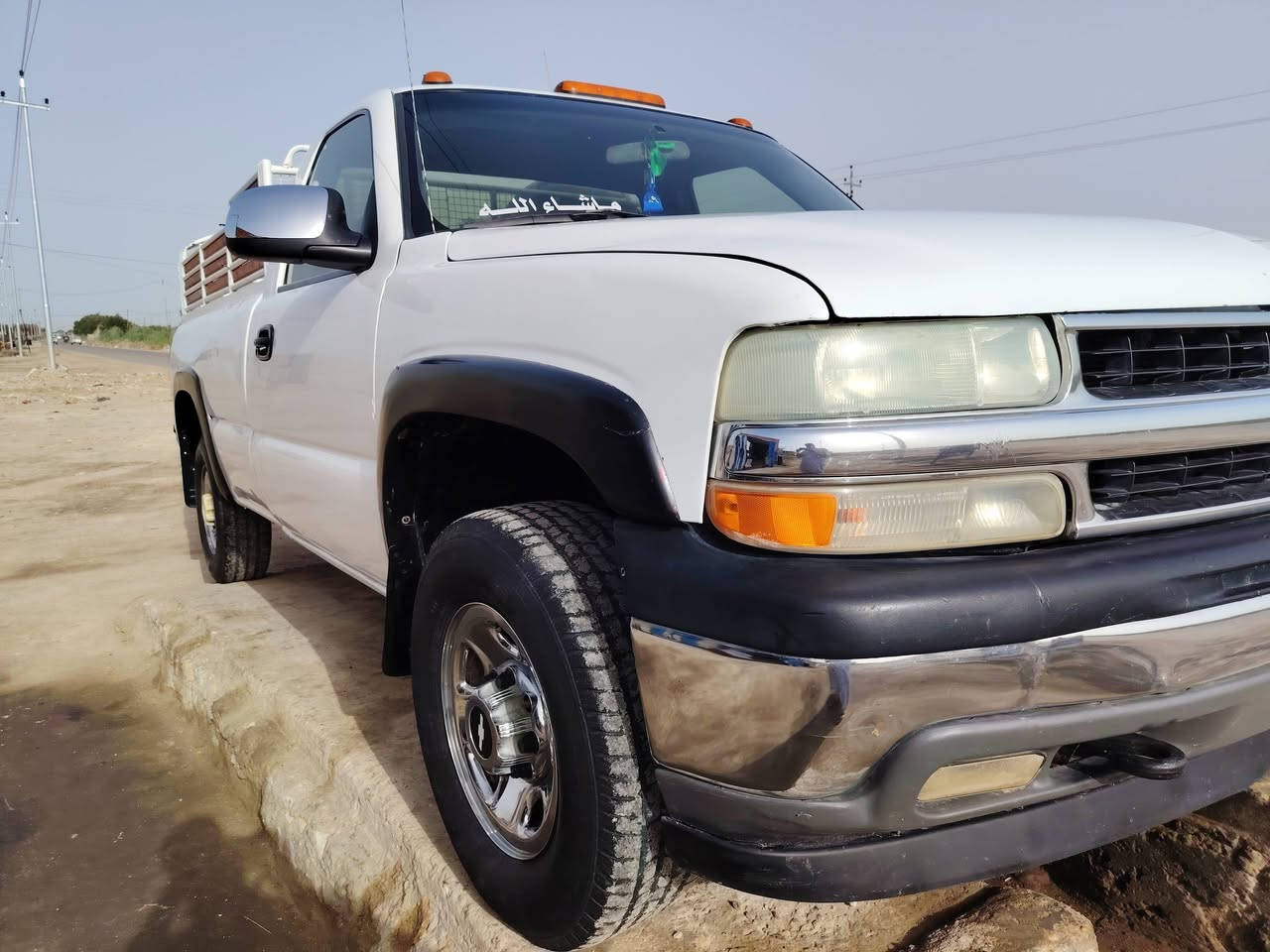 السلام عليكم.. سيرا  نظيفه للبيع او المراوس 
محرك ٦١٠٠ نظيف. كير عادي ٦ نمر مع البك (يقر بل٣ وال٤) كل النمر يطيحن تبريد وي السويج حداديه ٦٠ بلميه كهربائيات شغاله شاصي بدي قماره نظيفات رقم ذي قار دولي. المكان بغداد  *********** واتساب
