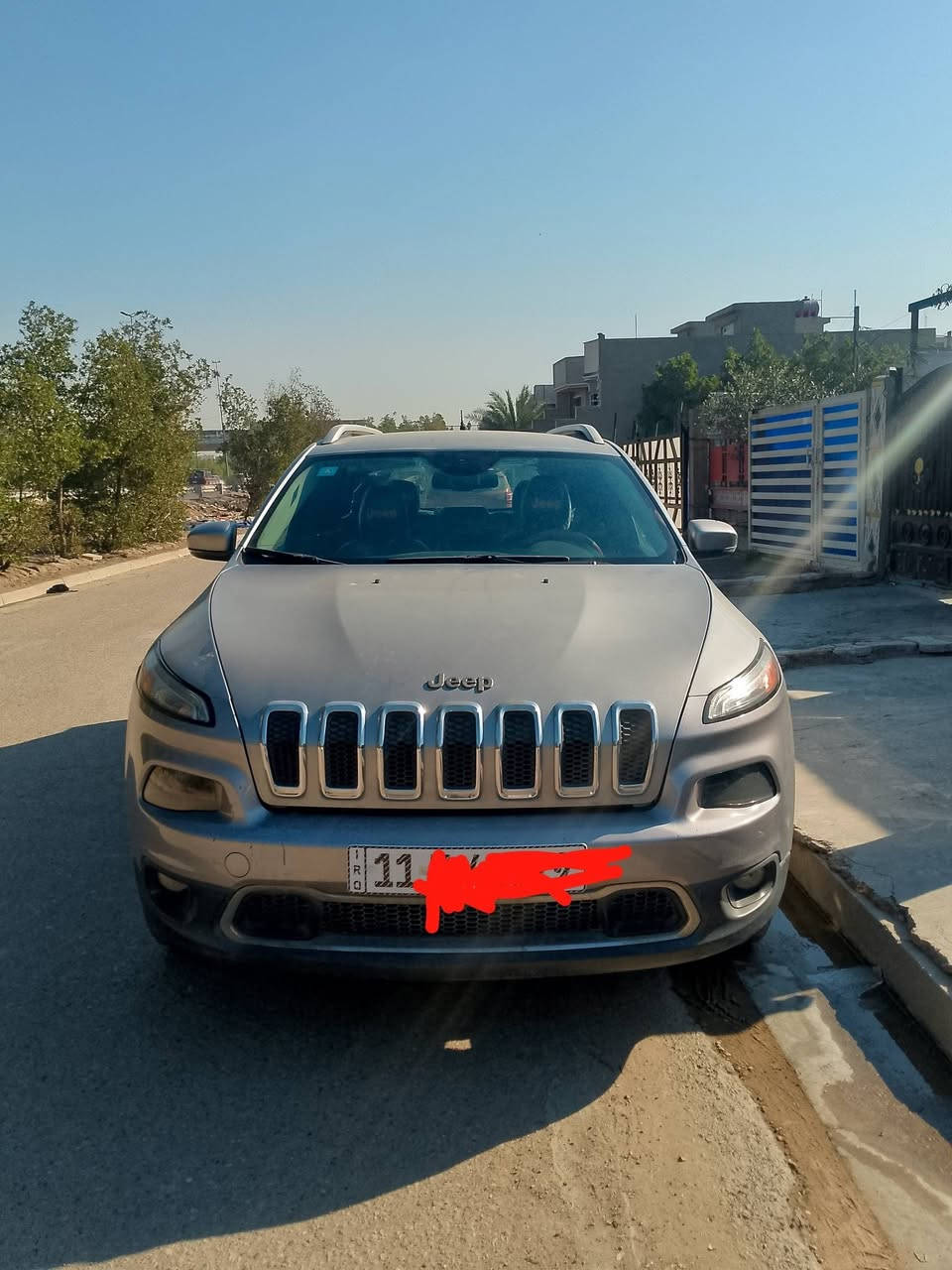 جيب شيروكي موديل ٢٠١٥ / بأسمي / رقم بغداد جديد / سنويه نافذه لغاية عام ٢٠٣٠ /محرك ٤ سلندر ٢٤٠٠ السياره ماشيه ٥٨ الف / بصمه/ تشغيل عن بعد / تدفئة تبريد شغال/ شاشه كامره دواره / مكان السياره بغداد الدورة / *********** / إذا تسأل عن حادث أو صبغ اليشتري يأخذ السياره سونار ويتأكد بنفسه ليكون مطمأن/// السعر. 100$
