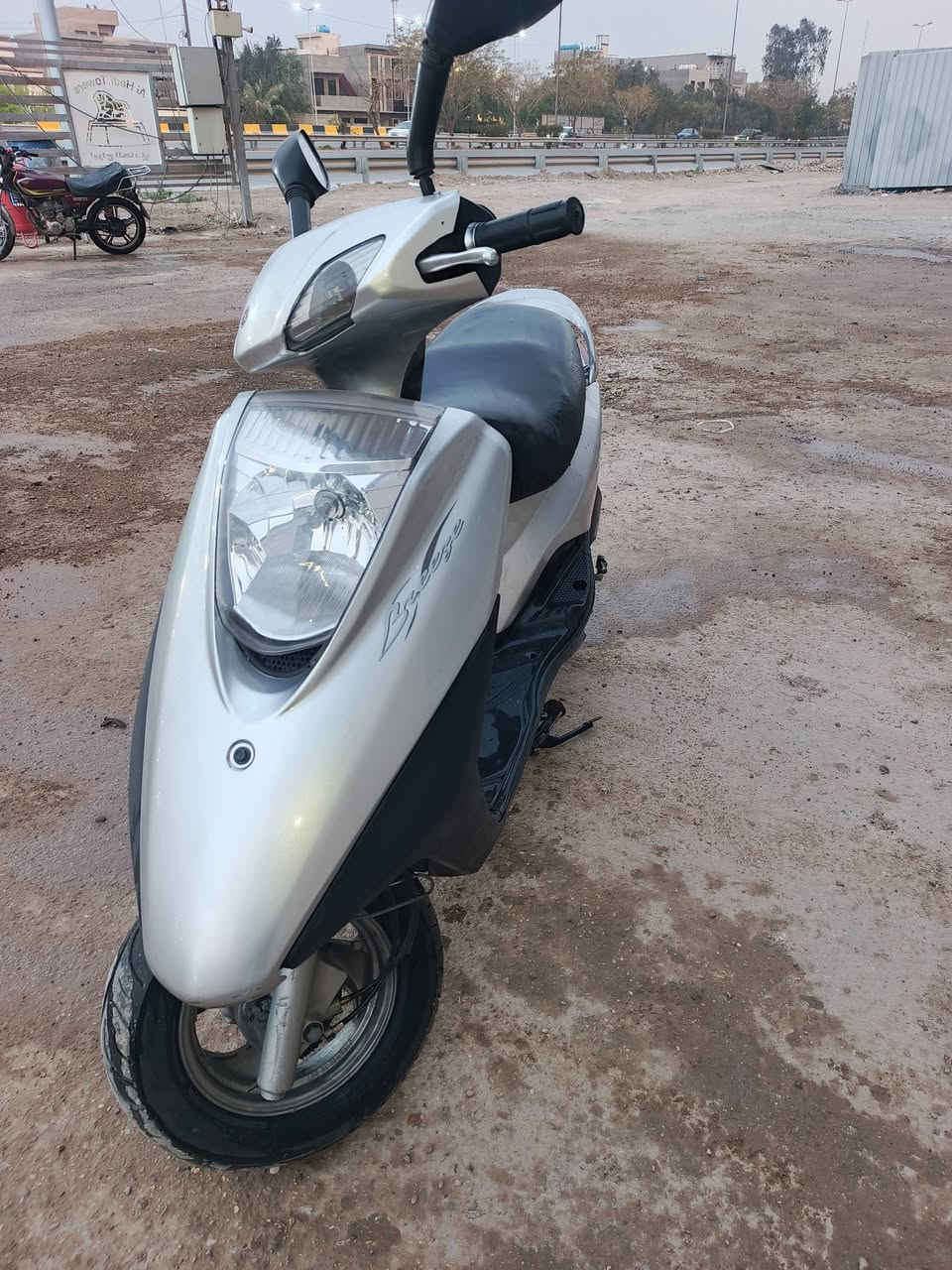 السلام عليكم دراجه بريز ياباني
نضيفه مكينتهه حلوه دراجه نضيفه وبيهه نقص طوافه 
 الدراجه شلعه ومعدل عنواني الشعب 
*********** مو دايمن متواجد عدي نت السعر550وبيهه مجال حك الجيه وبل خدمه
