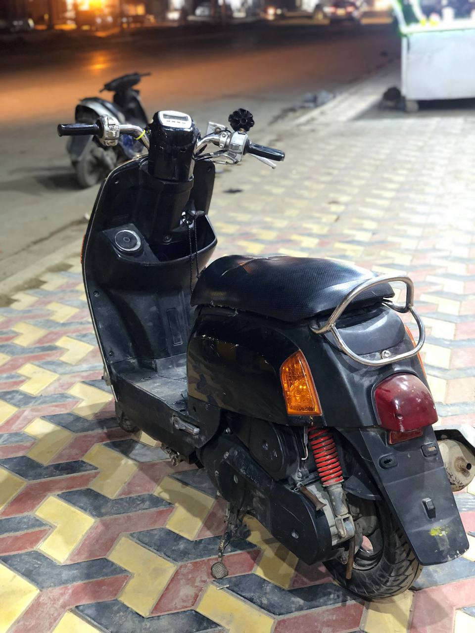 ماكس بوليسي نضيفه 
مكاني حي الجمعيات 
سعر 550 وبيهه مجال 
رقم #***********
