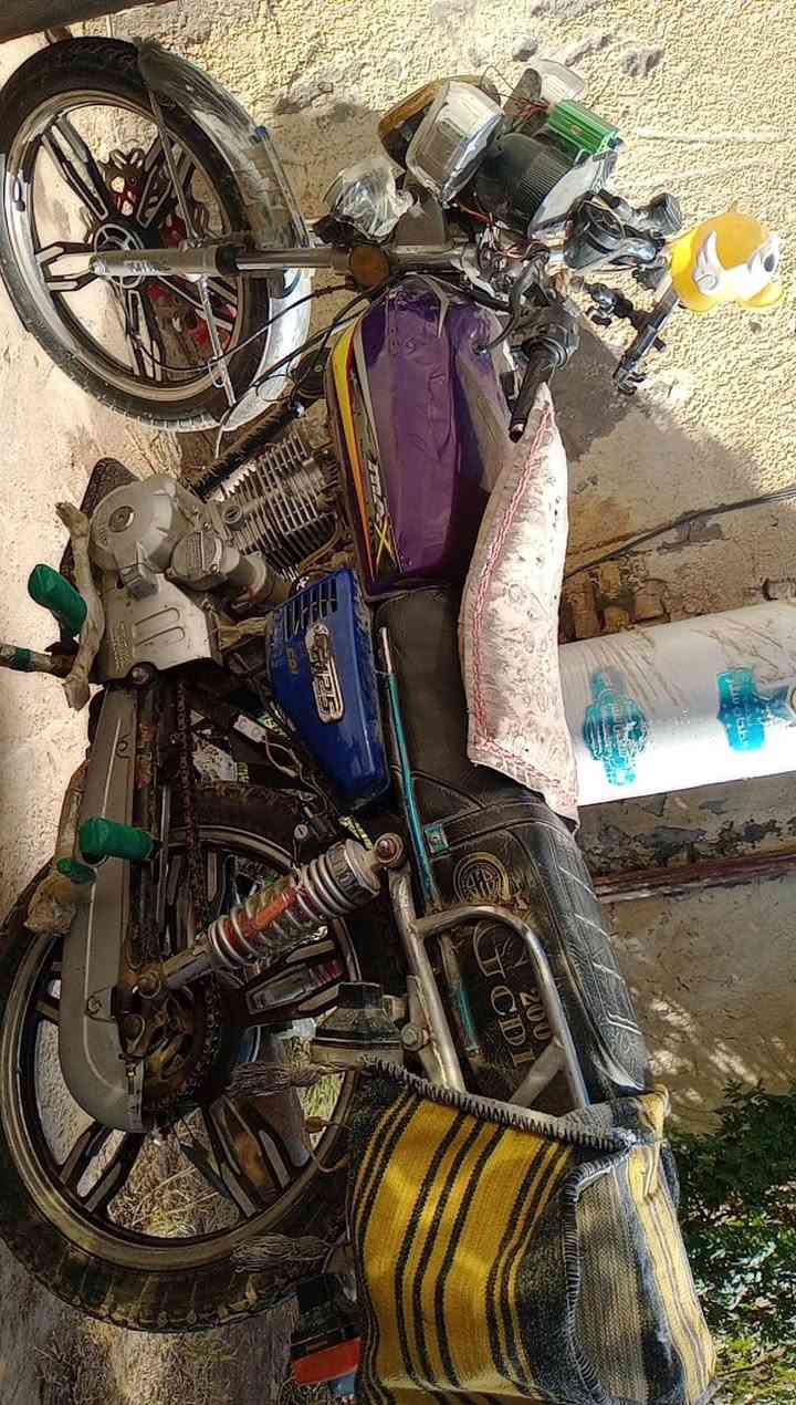 سلام عليكم شباب عندي دراجه لبيع سيفان موديل 2024 مكينه 200 مفتوحة بس شاهد لله فول وراق صولي مو ستنساغ مكان المسيب سعر 650وبيهه مجال ***********
