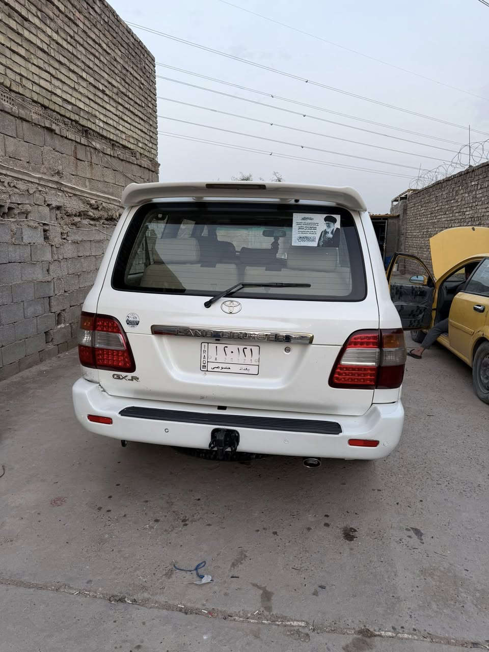 السلام عليكم لاندكروز GXR2007سياره خير من الله وحلوه ماشيه 200 ك م السياره احله من الصور رقم بغداد بسمي ومكانهه بغداد مدينه عارضهه 155 والسونرا بل منشور رقم الهاتف ***********
