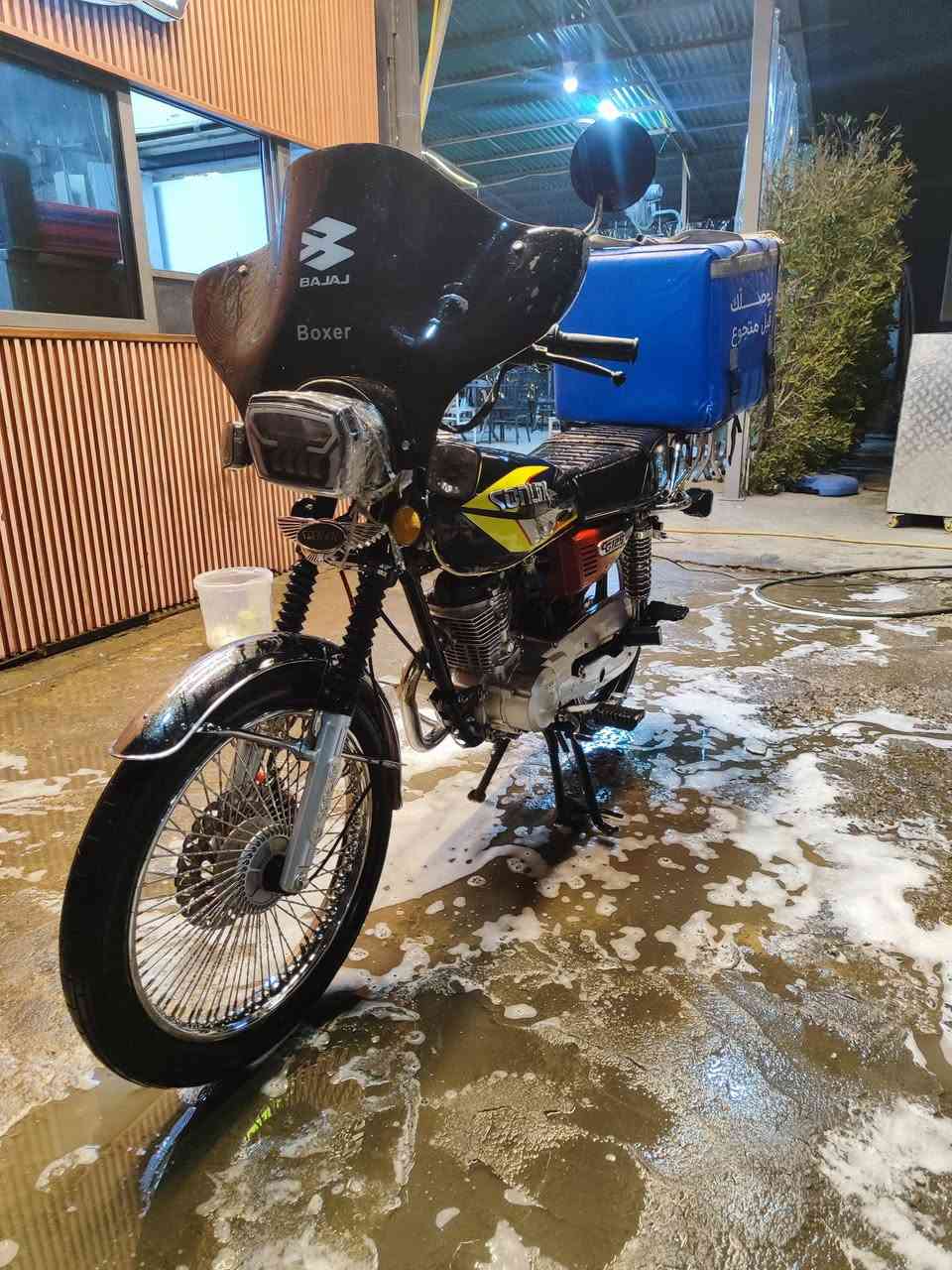 دراجة ايراني 2025
دراجه بعدها على الشركه 
مابيها اي نقص كامله 
تاير لخلفي محور جوبلس 
كلشي بيها جديد 
عنوان الطالبيه 
***********
تاير الخلفي جديد 
رايدها 700وبيها مجال 
دهن جديد وتانكي متروس بانزين 😂😂
ويها سويجين
