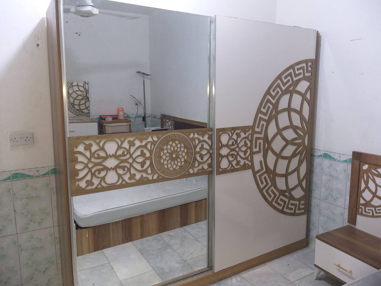 السلام عليكم
٣٥٠  خمس قطع نظافة ٩٥%
***********
