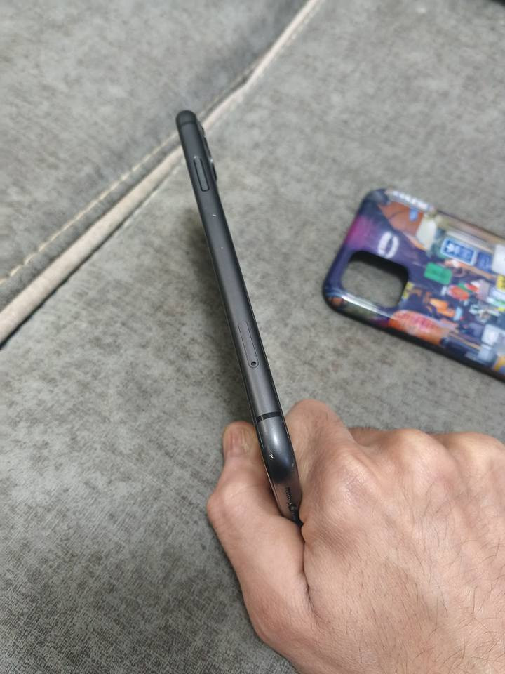 ‏السلام عليكم ايفون 11 للبيع
‏ذاكره 128
‏بطاريه 74
‏جهاز مبدل شاشه اصليه مال جهاز ثاني واضحه بلصور وراجع بلادي مكفول من اي عطل وبي ضمان شكد متريد السعر 175 مكاني بغداد العطيفيه الثانيه 
‏*********** وتساب
‏***********
