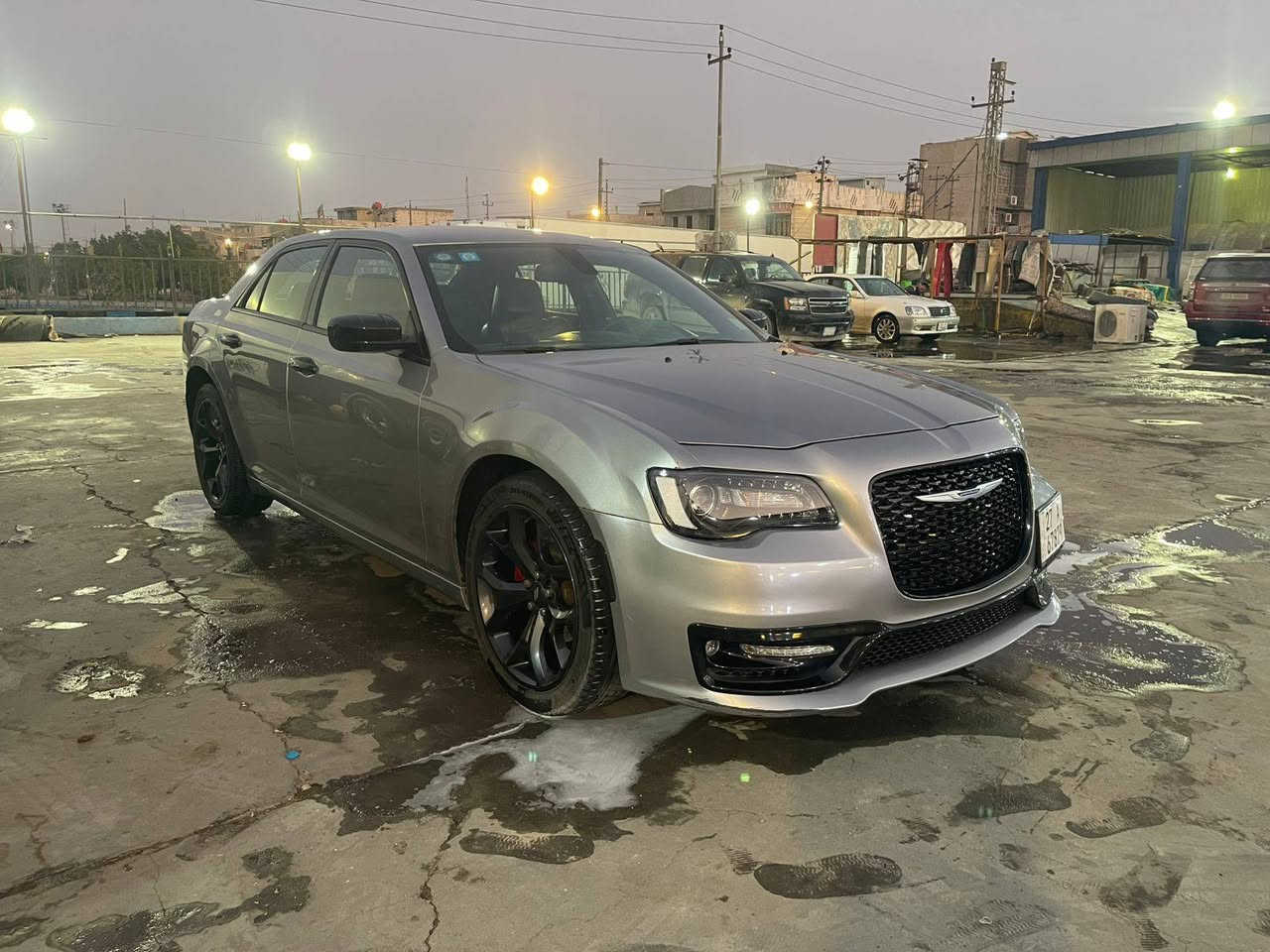 كلايسلر اوباما S 2015 اصل فول مواصفات عدا الفتحة رقم ذي قار دولي بأسمي سيارة جاهزة مكينـة كير حدادة تخم تاير وارد امريكي حادث بسيط جداً بدون دواخل بدون ايرباك بجم كبس بيهه جم قطعة رش جمالية اثر جراد فقط السعر 160$ 
 للبيـع مكاني البصرة الجمهورية ه‍ ***********
