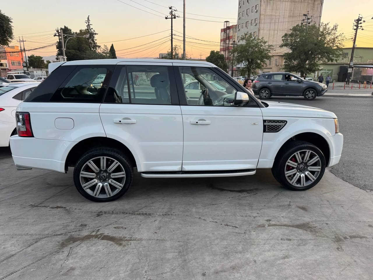 Range Rover sport autobiography 2013
سفری سەردارە 
خلیجیە زەمانە
سەیارەکە لە سفریەوە دوەم دەستە 
فول فول مواسه 
کامل سێرفس کراوە لە شەریکە 
هیچ نوقسانیەکی نیە هەمو گیانی لەسەر دەقی شەریکە ماوە 
تەنها 165هەزاری حەقیقی ڕۆیشتوە بە هەمو شەرت و زەمانێک 
هیچ نوقسانیەکی نیە هامو گیانی ئیش ئەکات 
بێ بۆیاخ بێ شوخت بێ چاڵ
نرخی 165$ 
*********** السليمانية, العراق
