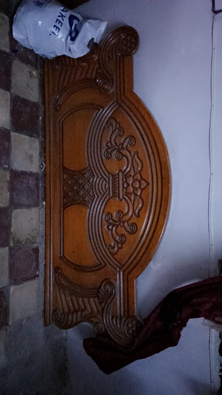 غرقه كامله ويها بعد الصومه 
وزاويه 
خشب زان ثقيل ركم صاج مشتريها ب٣ وعارضها ب١٤٠٠ استخدام قليل لان متروكة صار فترة


**إذا كنت صاحب هذا الإعلان وتريد حذفه لأي سبب، رجاءا أرسل رسالة إلى الدعم الفني**