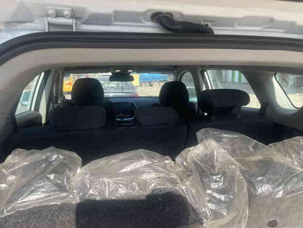 جيتور X70

موديل2022  رقم شمالي 

محرك ١٥٠٠تيربو ٤ سلندر

كاميرات محيطية ٣٦٠ درجة

مثبت سرعة

نظام مراقبة النقطة العمياء 

وسائد هوائية امامية وجانبية عدد٤

نظام المكابح المانعة للانغلاق ABS

نظام التحكم بالثبات ESC

شاشة عرض ترفيهية وعدادات القيادة قياس ٢٤ انش 

نظام ابل كلاربلاي واندرويد اوتو لاسلكي 

نظام صوتي من ٦ سماعات عالية الجوده 

انارة ترحيبيه وعتبات الابواب الأمامية مضيئة 

صندوق كهربائي 

نظام الدخول الذكي.بصمة 

قفل فتح النوافذ والبانوراما بالبصمة 

أضواء نهارية LED 

انماط قيادة متعددة

ناقل الحركة اوتوماتيك دبل كلج من ٦ سرعات

استهلاك الوقود ٧.٦ لتر لكل ١٠٠ كم 

عددالمقاعد ٣ صفوف و٧ راكب 

نظام تحذير مغادرة المسار 

حساسات اصطفاف خلفية 

نظام الفرامل اليدوية الاوتماتيكية 

نظام التحكم بنزول المنحدرات 

نظام مساعد لصعود المرتفعات 

مقصورة الركاب من الجلد الفاخر

مقعد السائق كهربائي 

المرايا الخارجية قابلة للطي كهربائيأ ومدفئة

ويل المنيوم قياس ٢٠ انش 

مسند الذراع الوسطي مع ثلاجة

السونار مع الصور قبل كم يوم  

السعر 150.000$ قابل للتفاوض

الموقع  / بغداد 

مبايل /‭0771 893 3285‬
             
             نفس الرقم بي وات ساب
